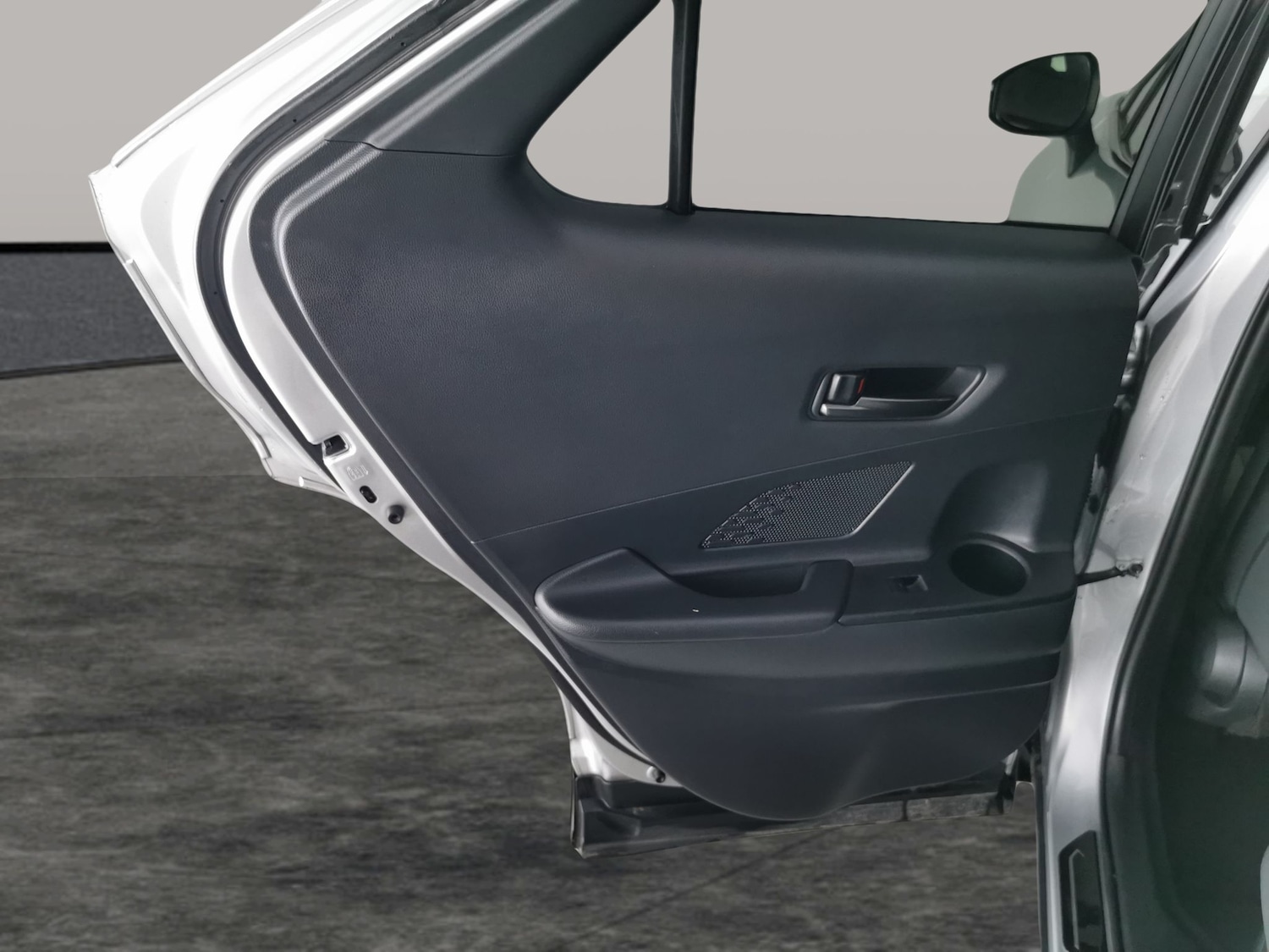 Used Toyota C-HR 2024 for sale - 77418018: Photo 28