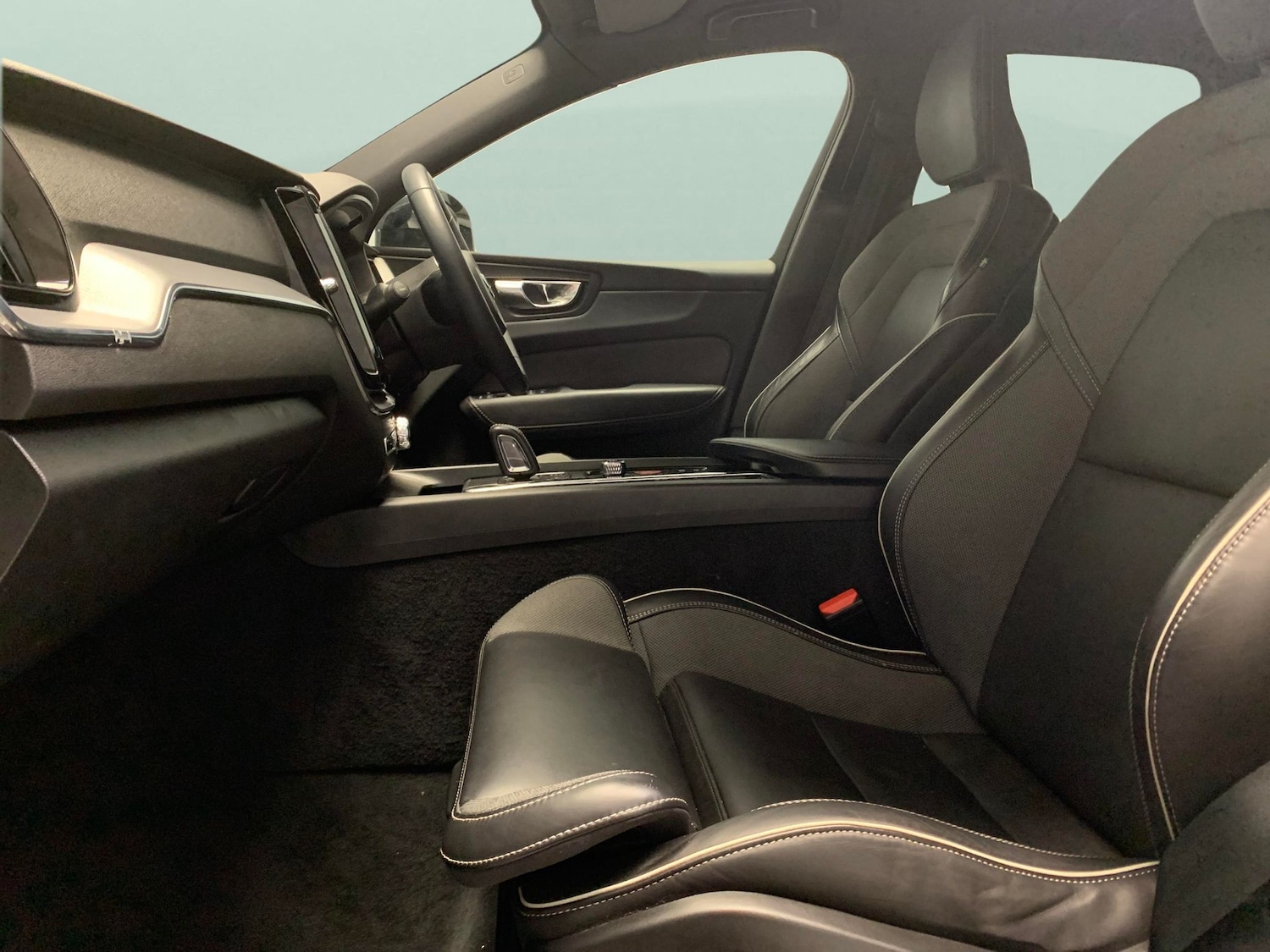 Used Volvo XC60 2021 for sale - 77244802: Photo 4