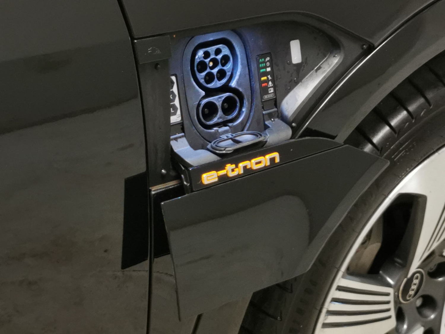 Used Audi e-tron 2023 for sale - 77902094: Photo 30