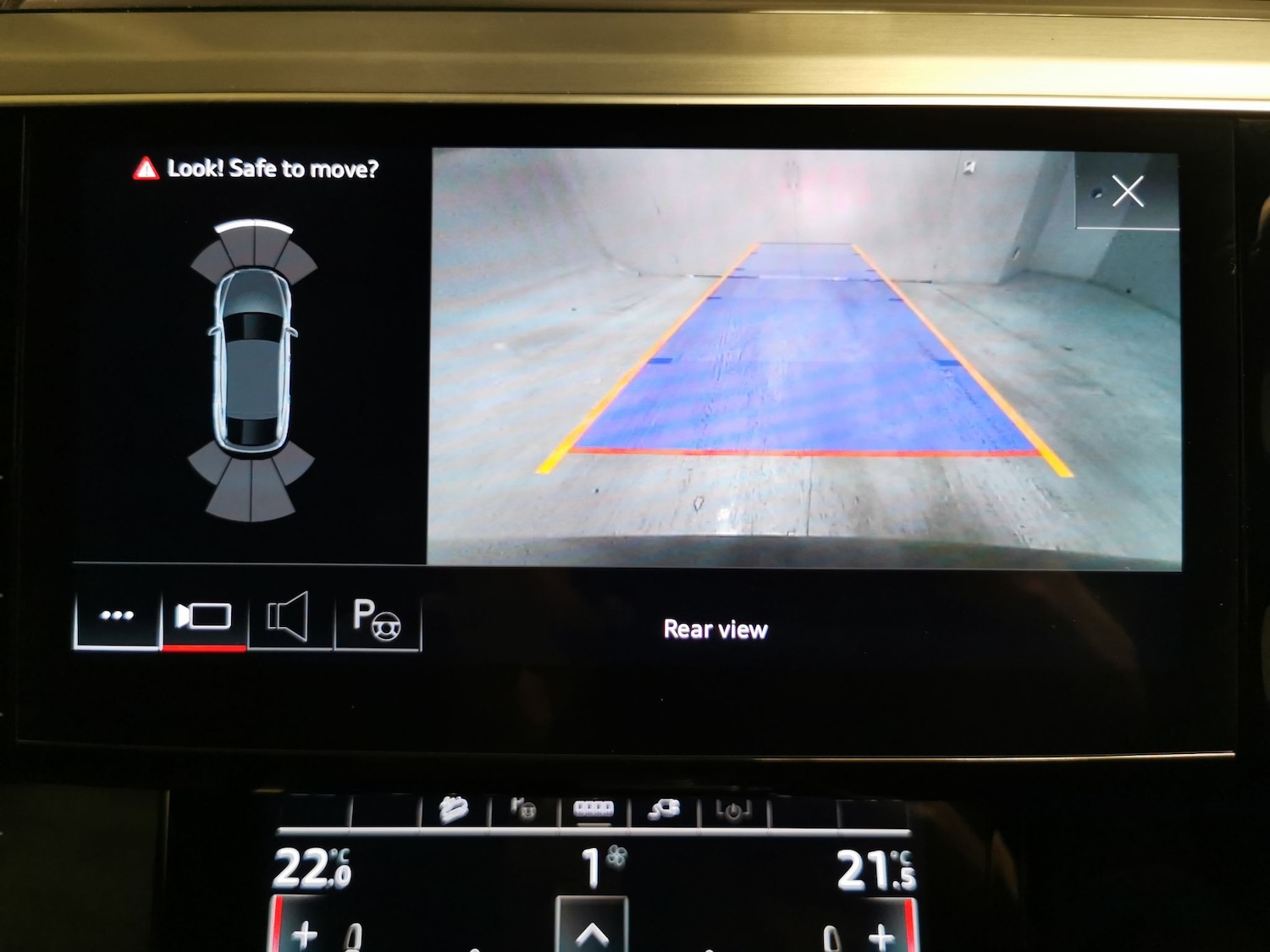 Used Audi e-tron 2023 for sale - 77902094: Photo 6