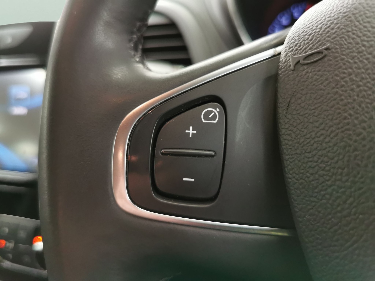 Used Renault Captur for sale - 76464268: Photo 23