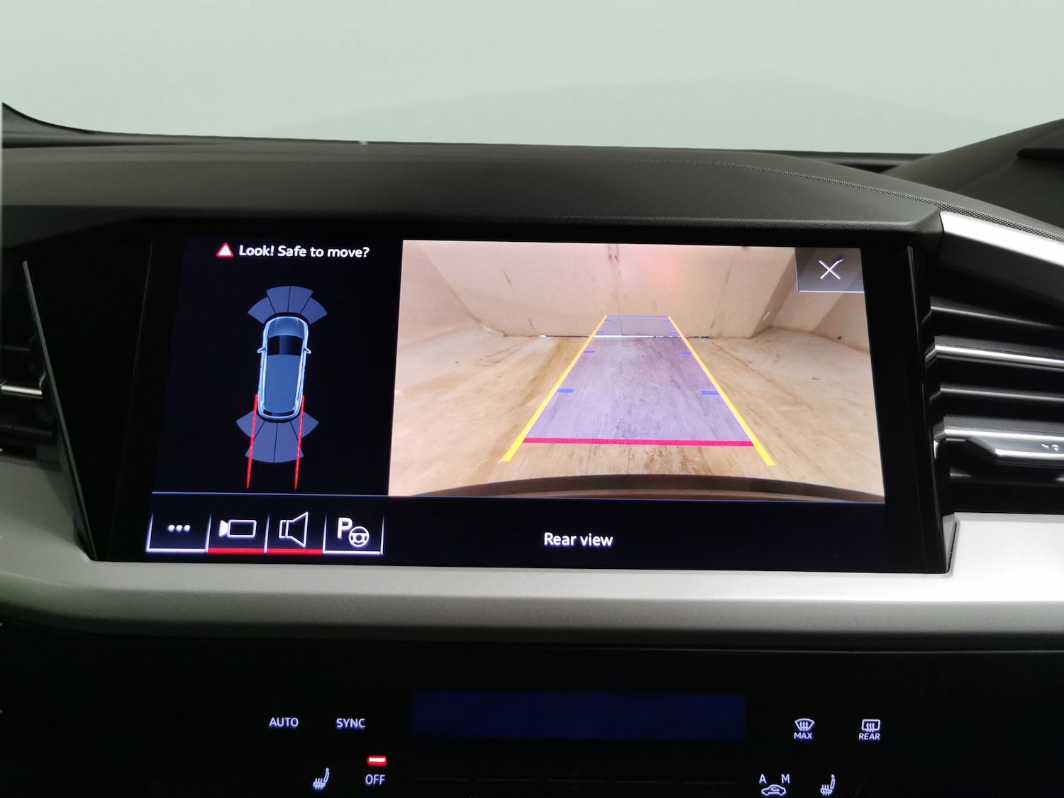 Used Audi Q4 e-tron 2023 for sale - 77965718: Photo 18