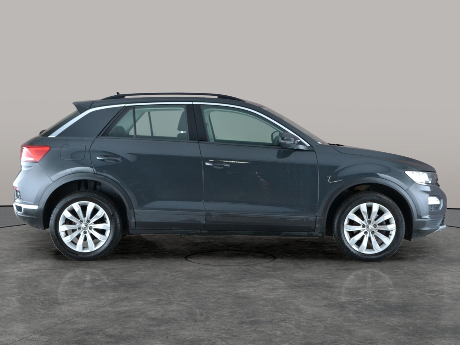 Used Volkswagen T-Roc 2019 for sale - 77240656: Photo 8