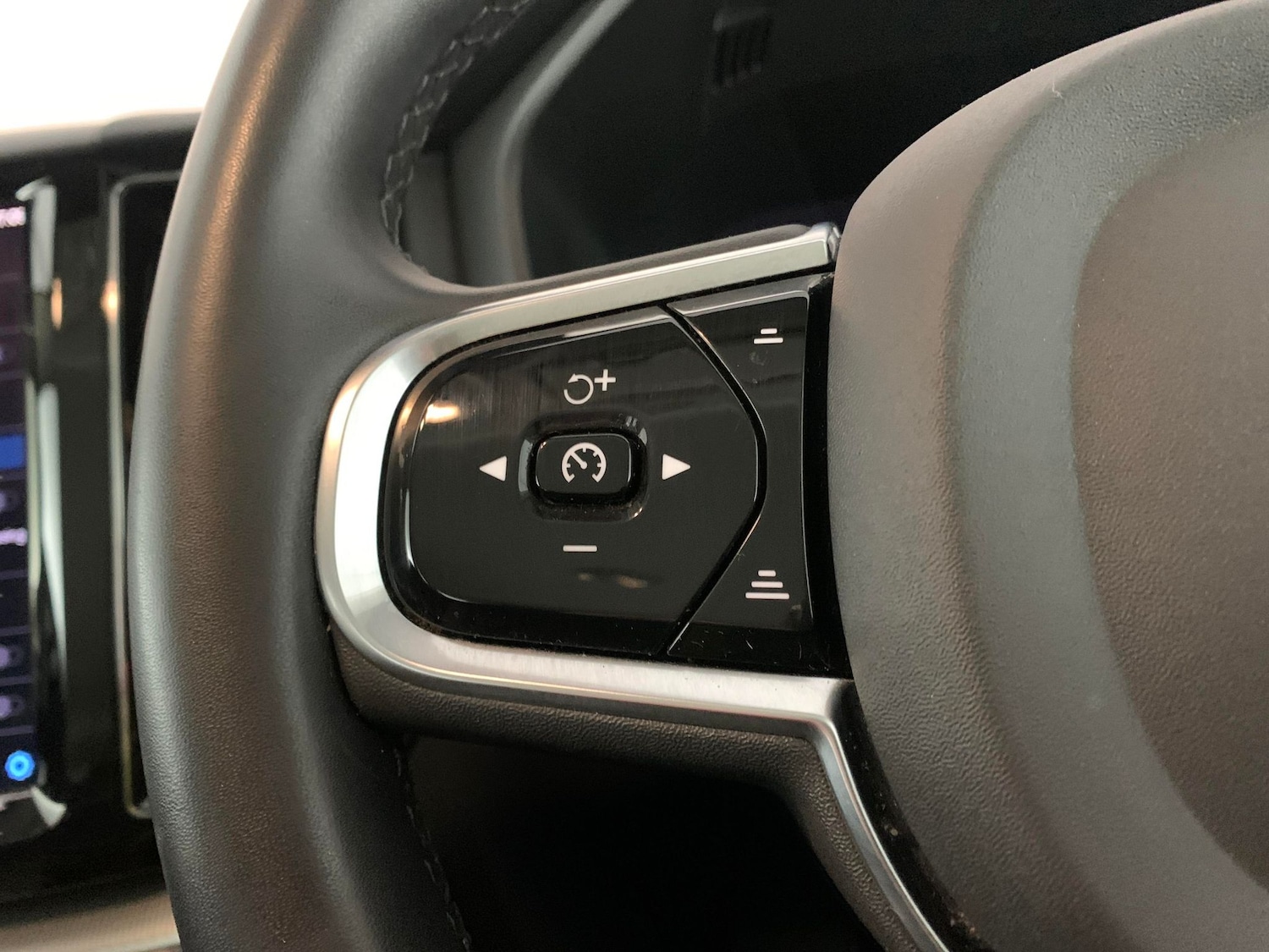 Used Volvo XC60 2023 for sale - 77232631: Photo 23