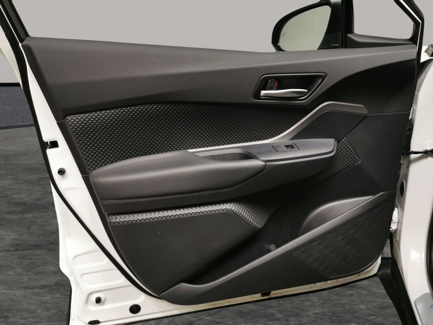 Used Toyota C-HR 2023 for sale - 78094378: Photo 23