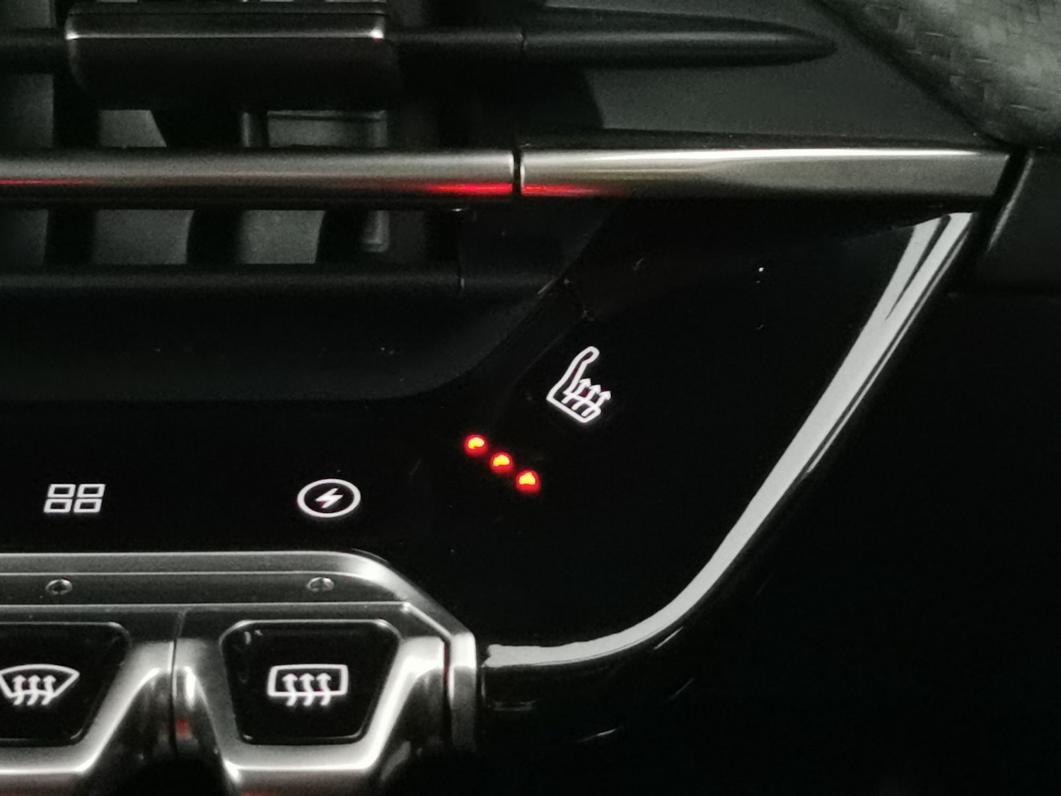 Used Peugeot E-2008 2024 for sale - 76390400: Photo 24