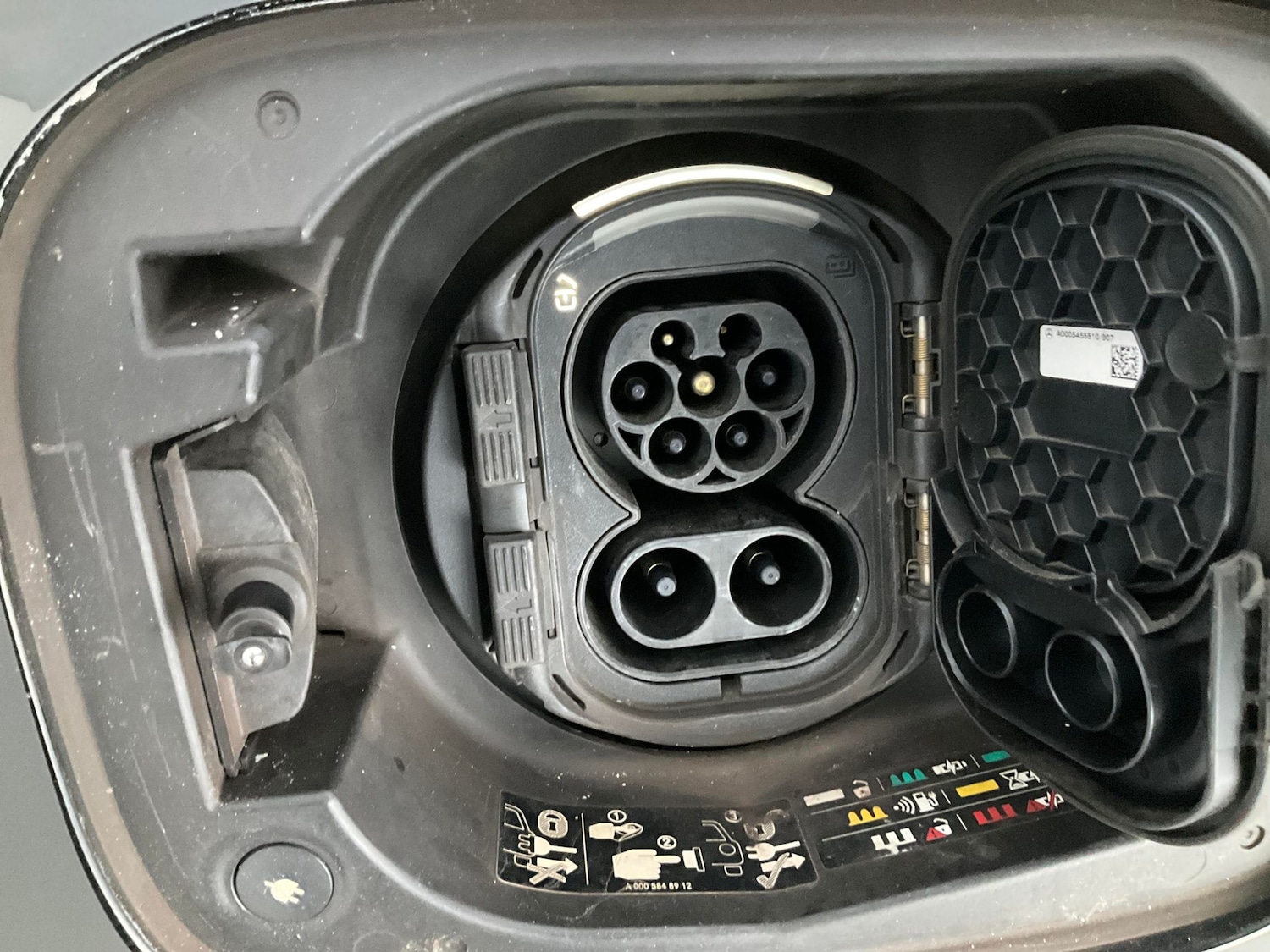 Used Mercedes-Benz EQC 2022 for sale - 76098306: Photo 45
