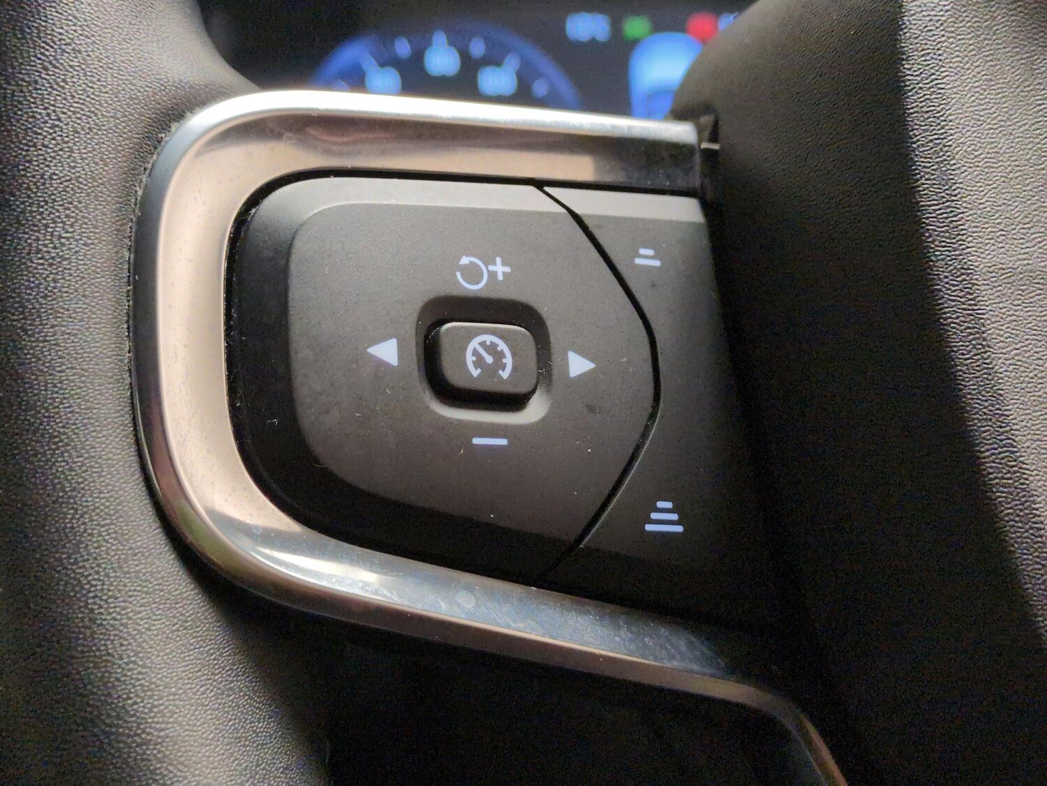 Used Volvo XC40 2023 for sale - 77829843: Photo 20