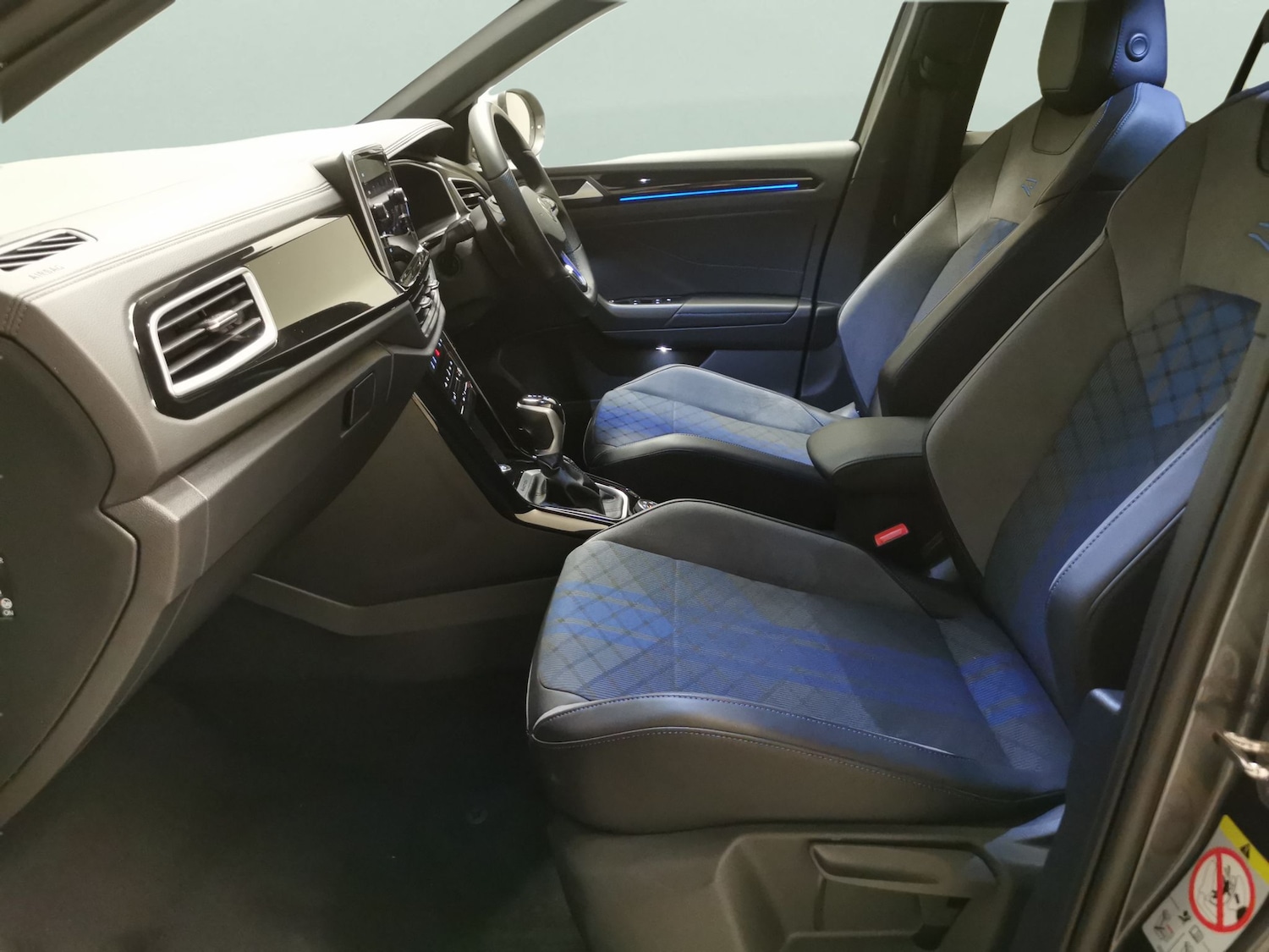 Used Volkswagen T-Roc 2023 for sale - 77347471: Photo 4