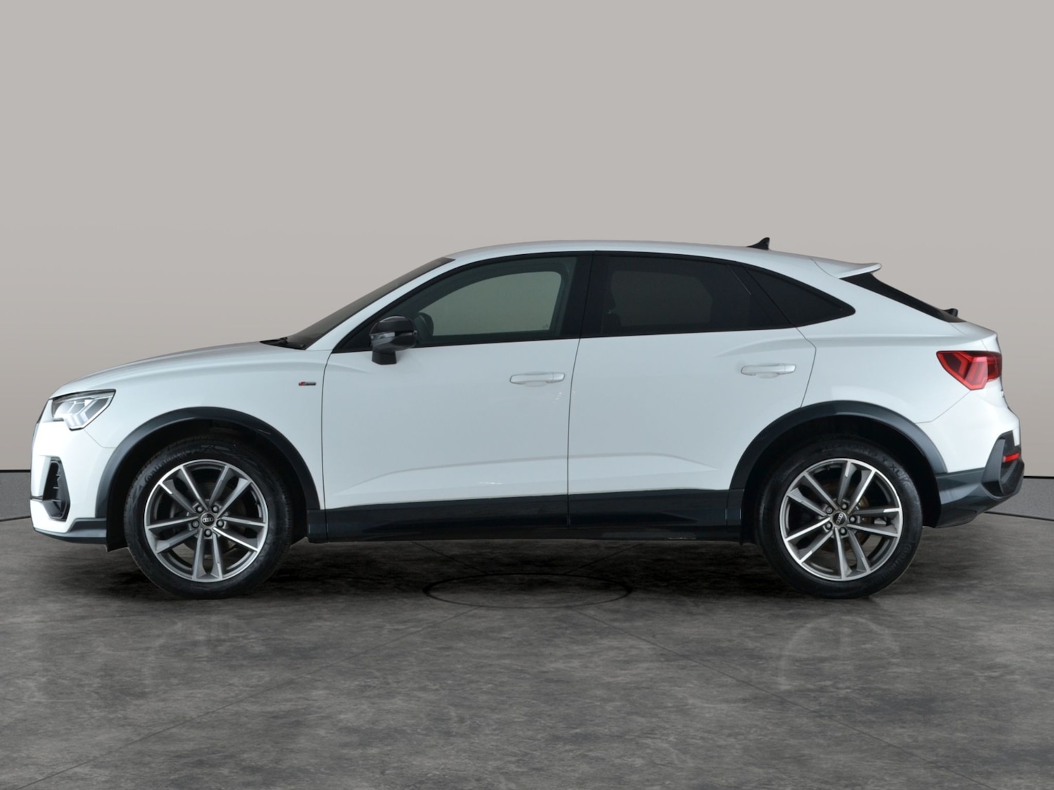 Used Audi Q3 2023 for sale - 77392476: Photo 12