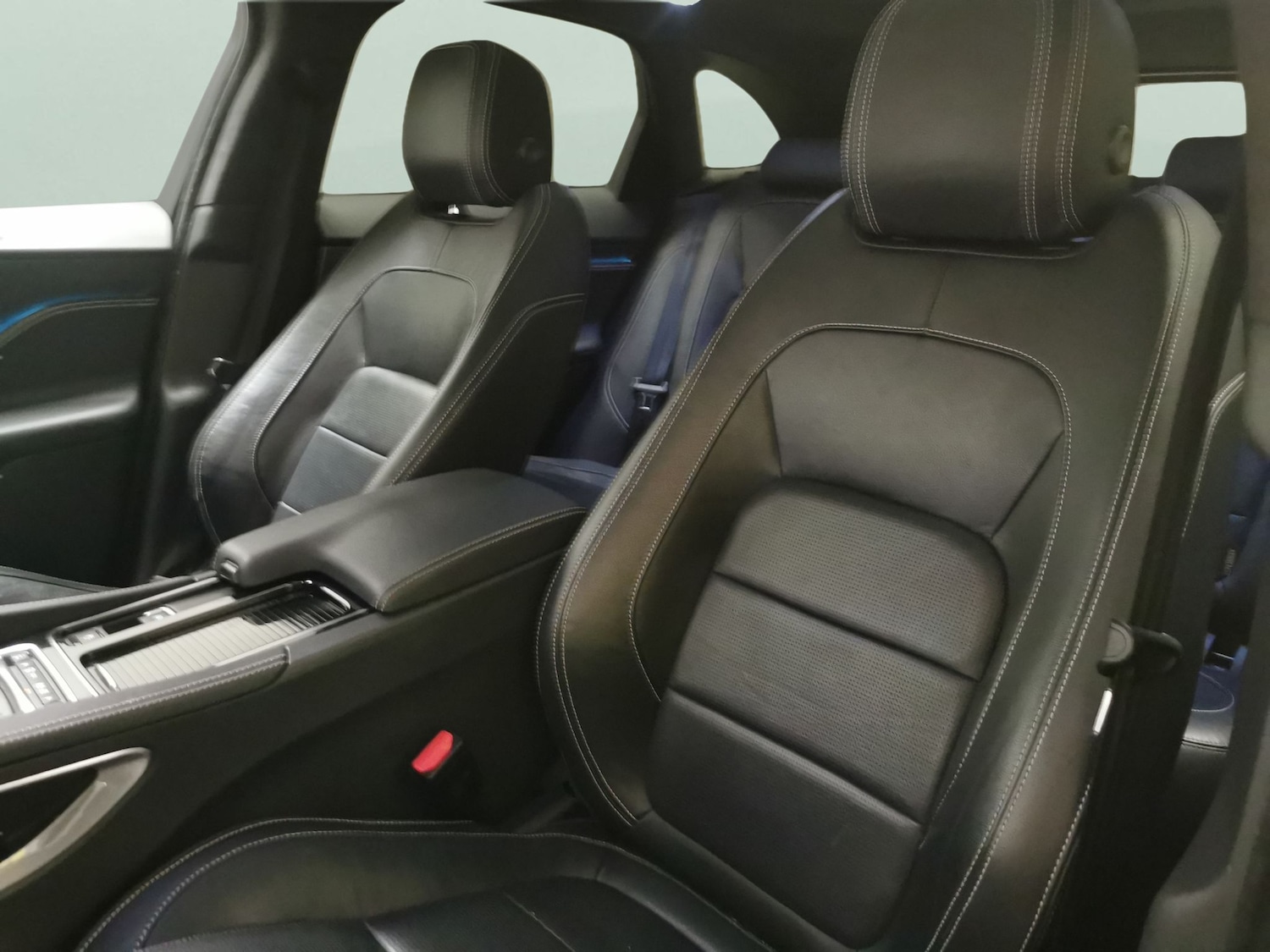 Used Jaguar F-Pace 2020 for sale - 77942576: Photo 6