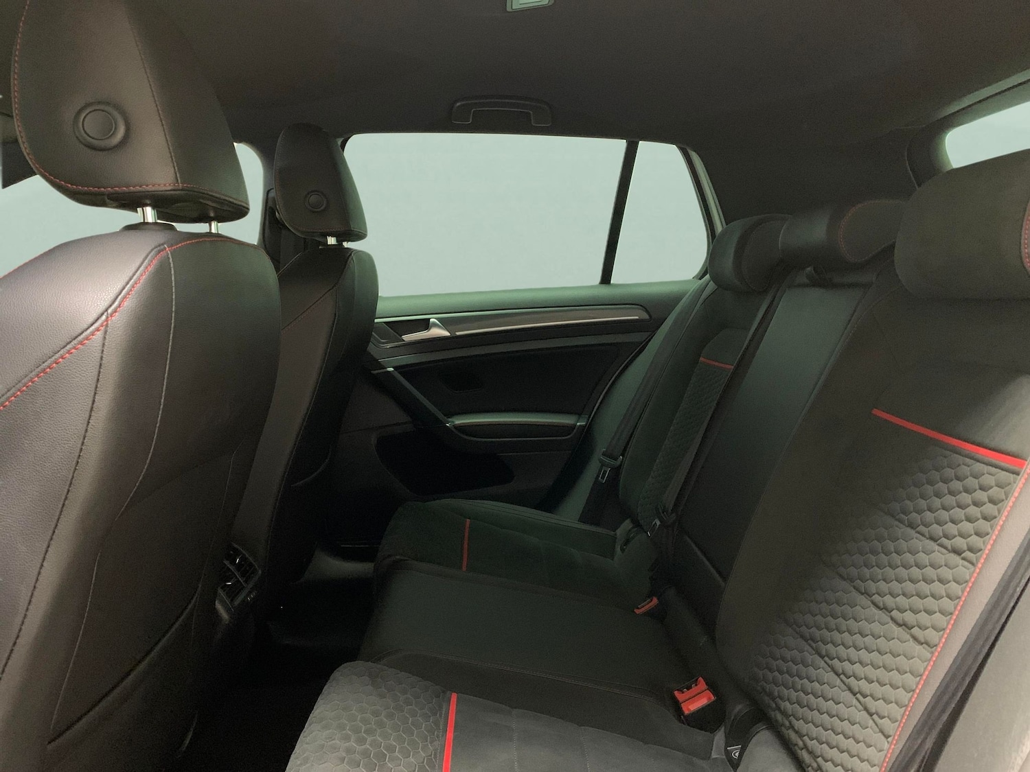 Used Volkswagen Golf 2018 for sale - 77240635: Photo 25