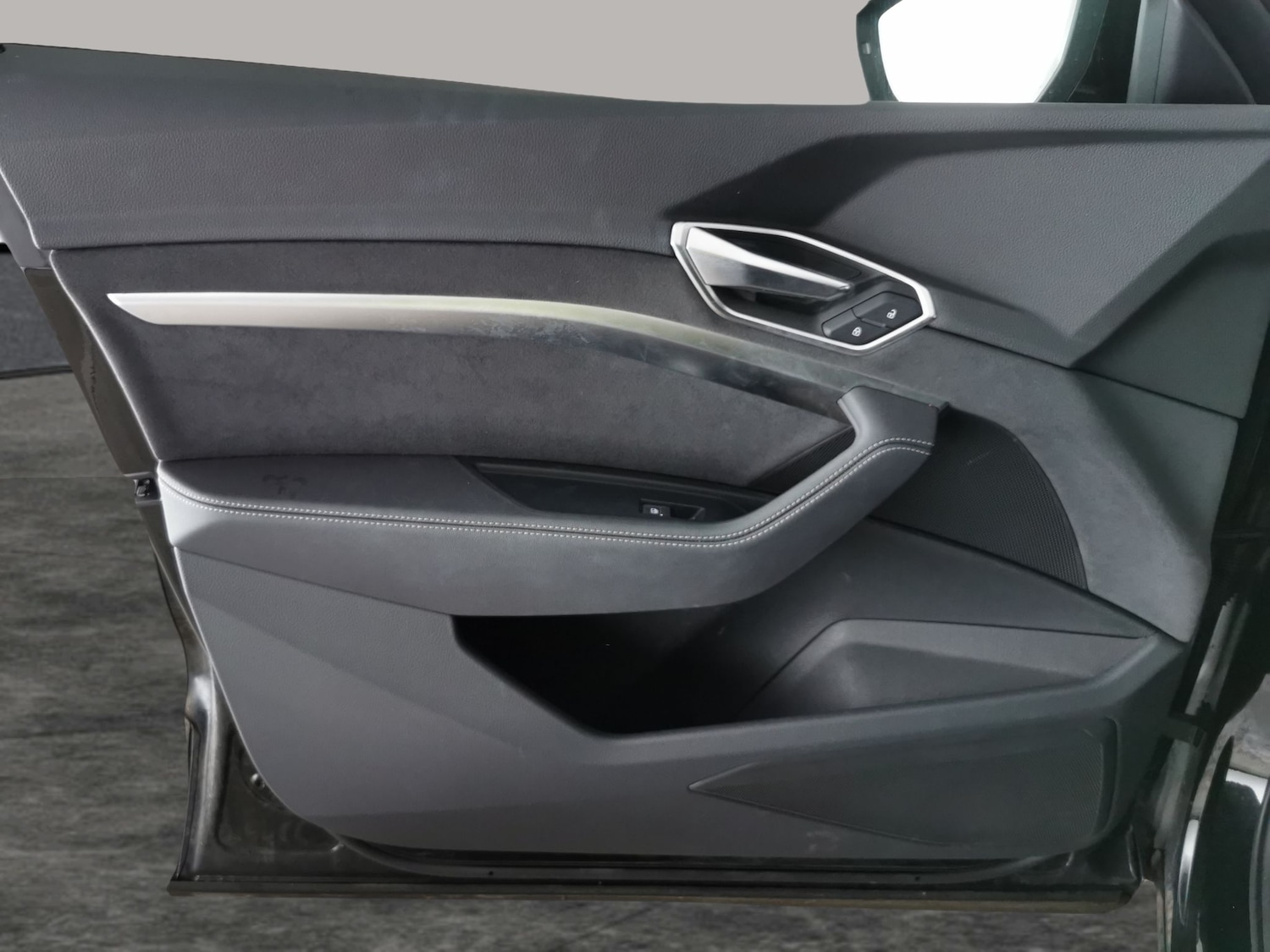 Used Audi e-tron 2023 for sale - 77340141: Photo 33