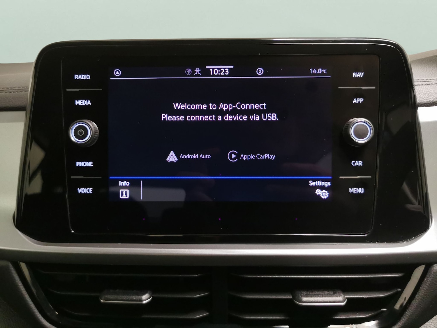 Used Volkswagen T-Roc 2023 for sale - 76529051: Photo 17