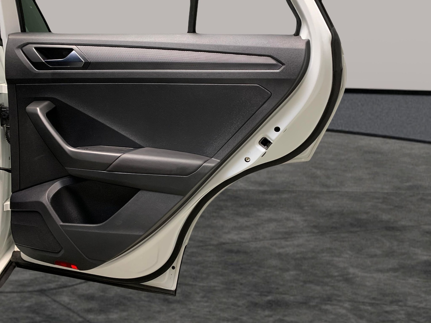 Used Volkswagen T-Roc 2023 for sale - 76526571: Photo 31