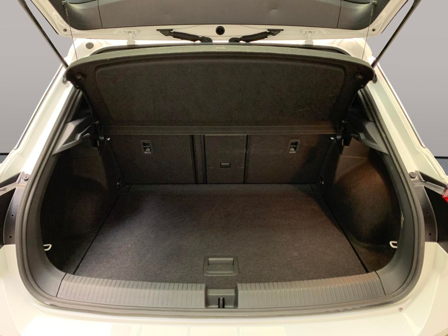 Used Volkswagen T-Roc 2023 for sale - 76526571: Photo 35