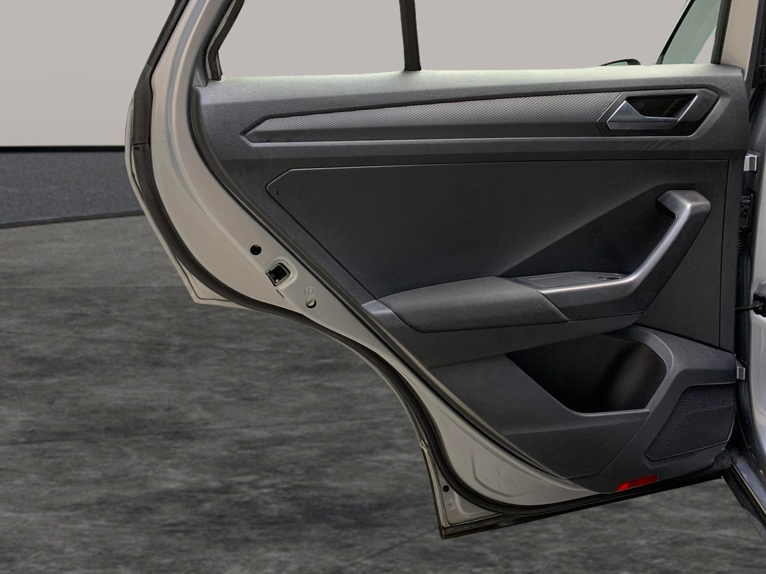 Used Volkswagen T-Roc 2023 for sale - 77069711: Photo 23