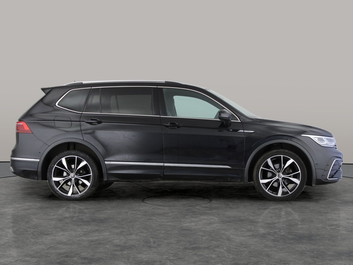 Used Volkswagen Tiguan Allspace 2024 for sale - 77650879: Photo 9