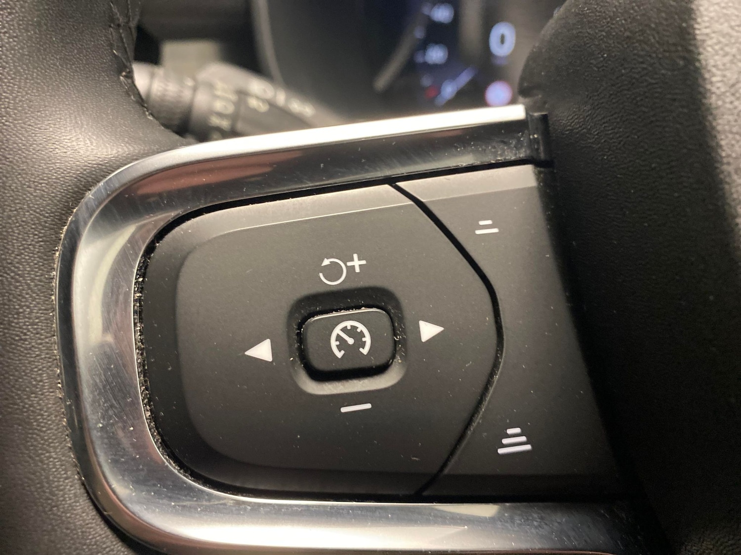 Used Volvo XC40 2023 for sale - 77951132: Photo 19