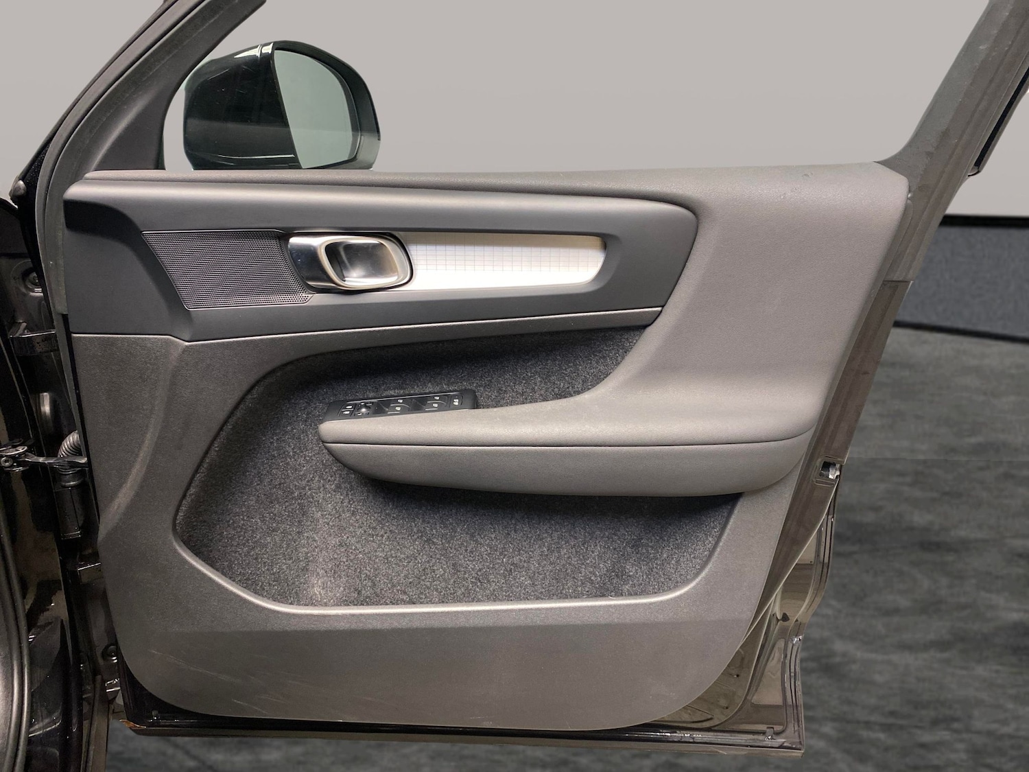 Used Volvo XC40 2023 for sale - 77951132: Photo 29