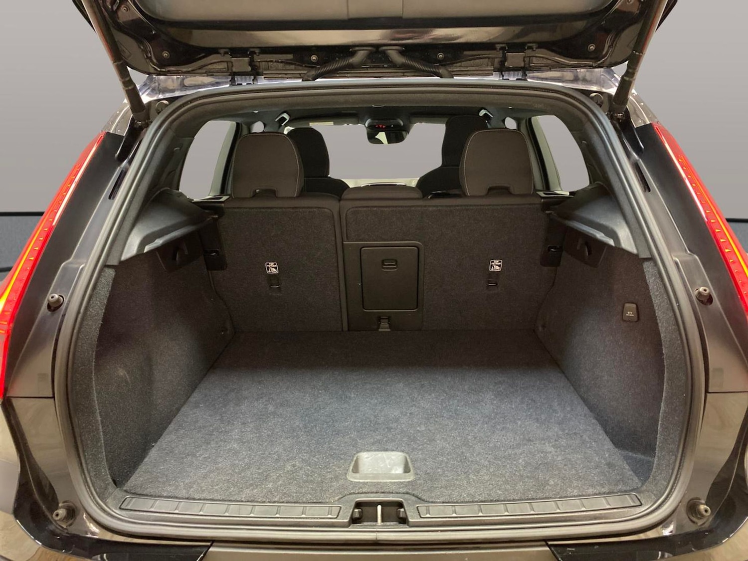 Used Volvo XC40 2023 for sale - 77951132: Photo 33