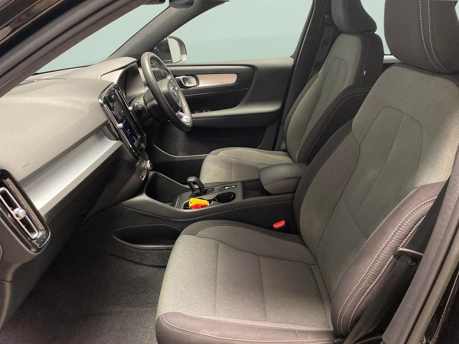 Used Volvo XC40 2023 for sale - 77951132: Photo 4