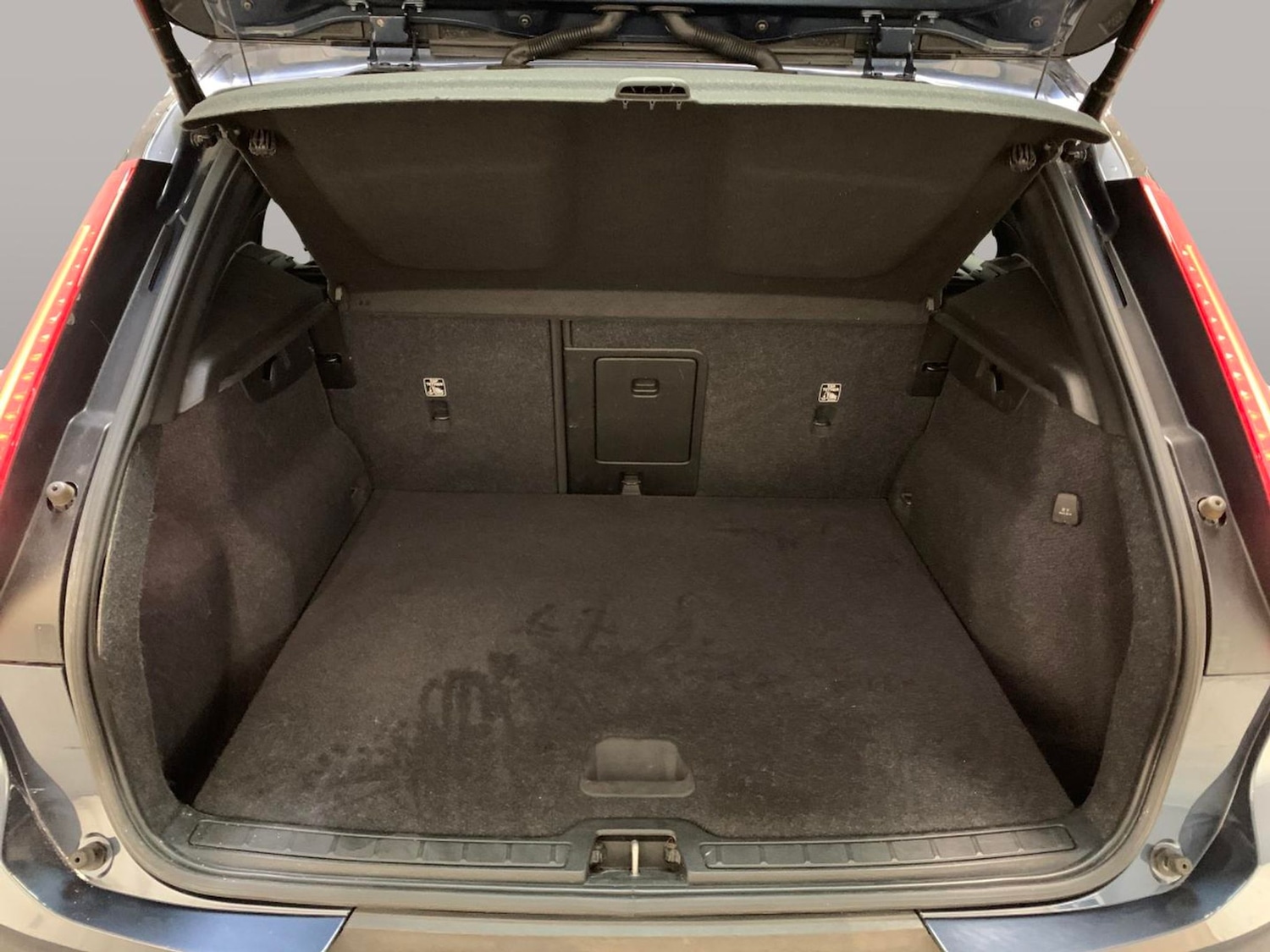 Used Volvo XC40 2021 for sale - 77262104: Photo 31