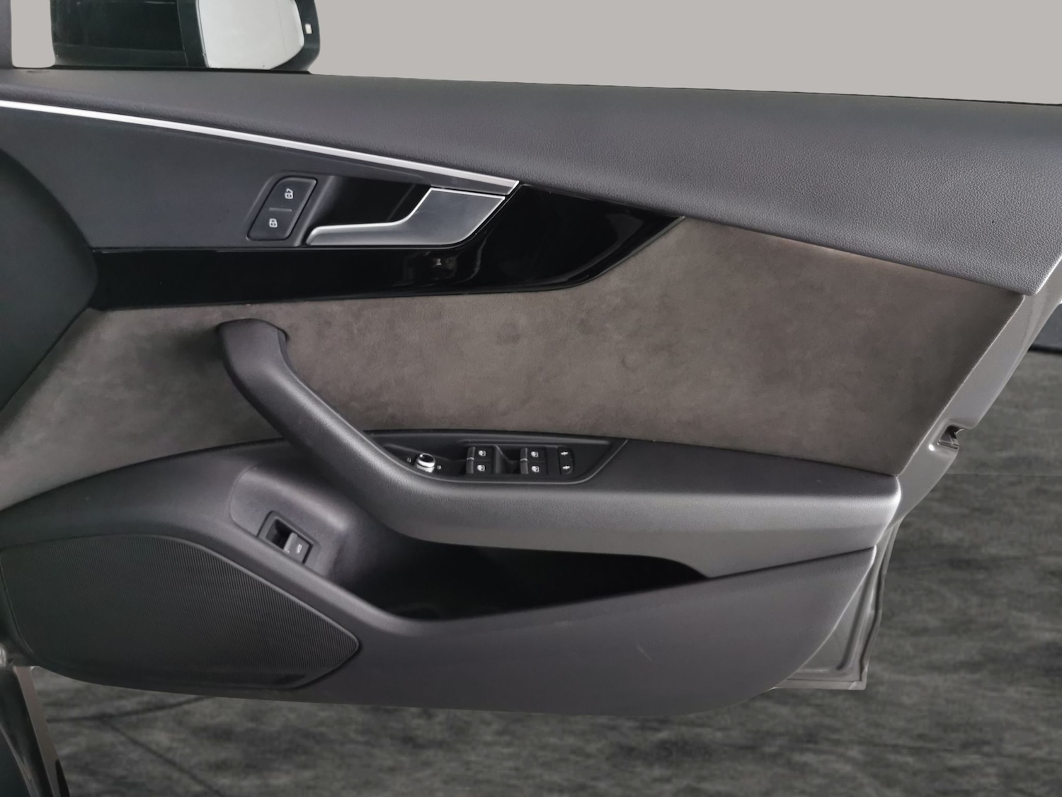 Used Audi A4 Avant 2019 for sale - 76494280: Photo 32