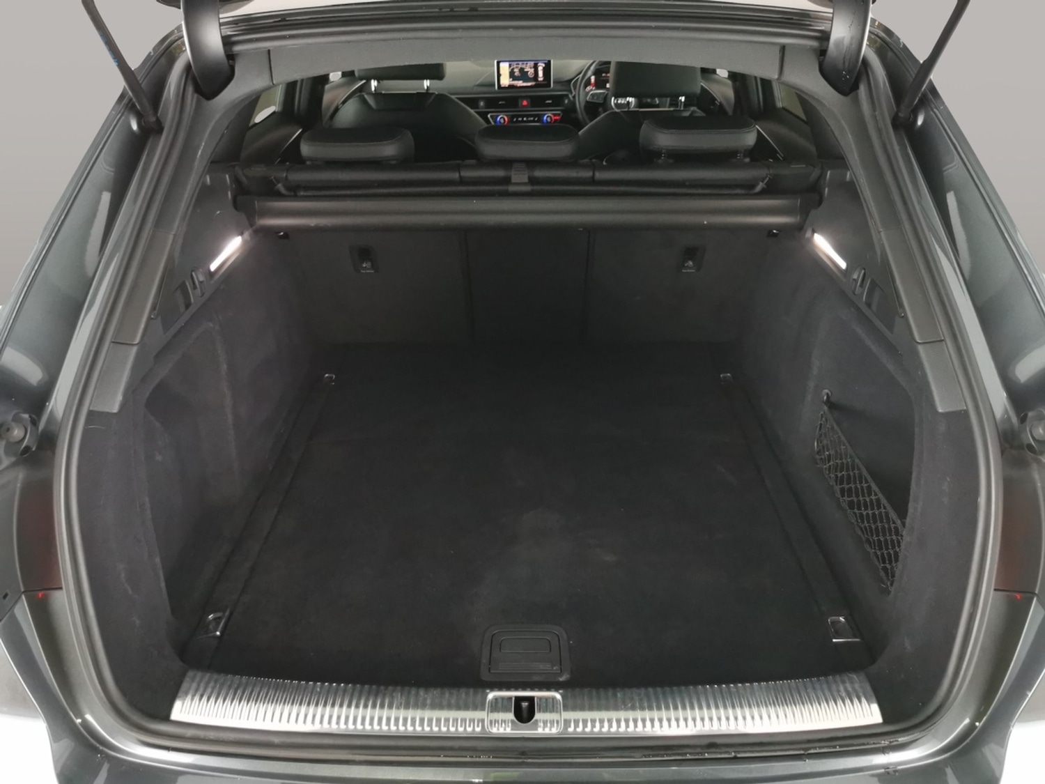 Used Audi A4 Avant 2019 for sale - 76494280: Photo 35