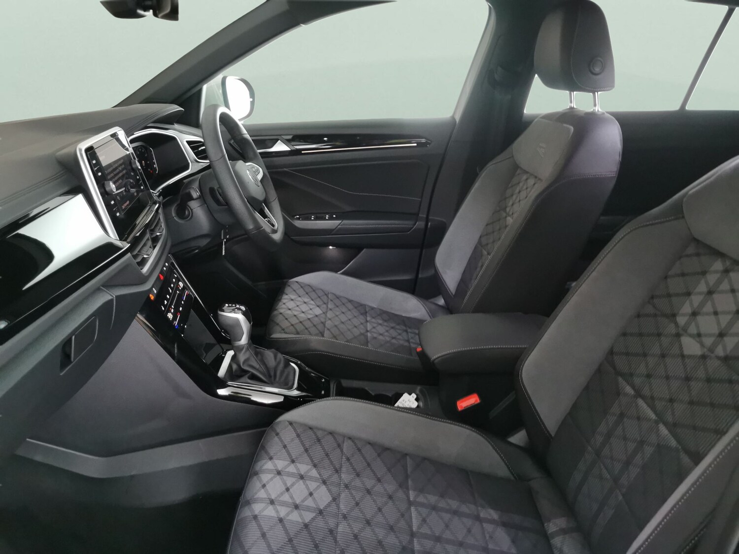 Used Volkswagen T-Roc 2025 for sale - 78199745: Photo 4