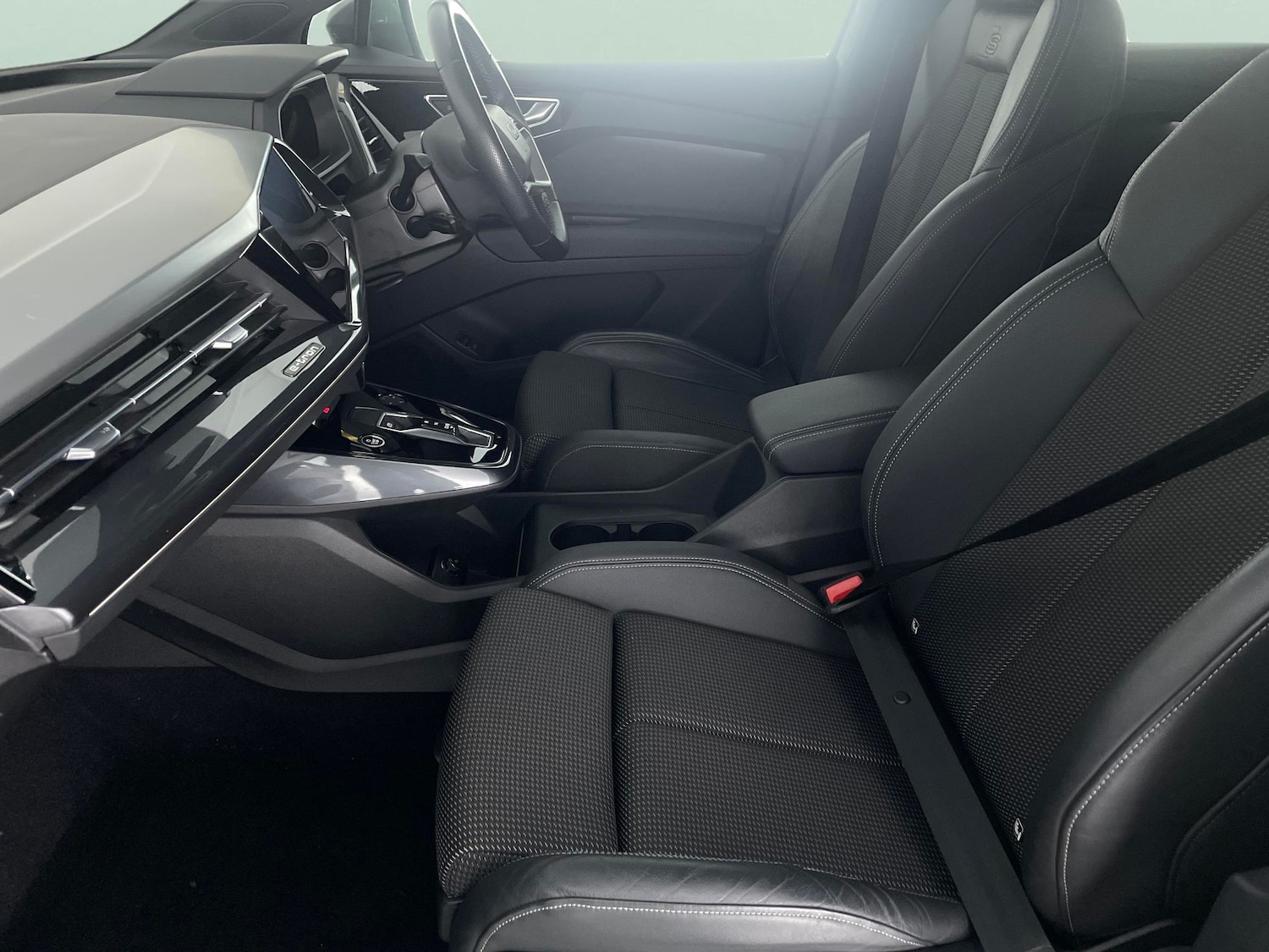 Used Audi Q4 e-tron 2023 for sale - 77974391: Photo 4