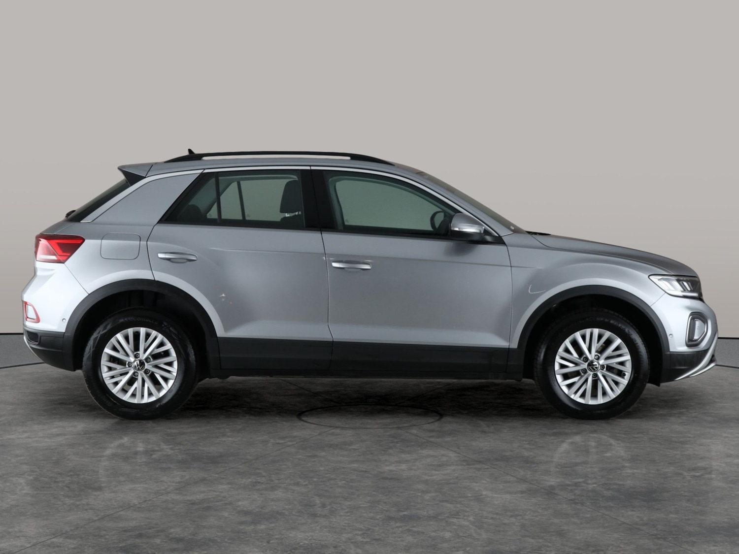 Used Volkswagen T-Roc 2023 for sale - 76928355: Photo 8