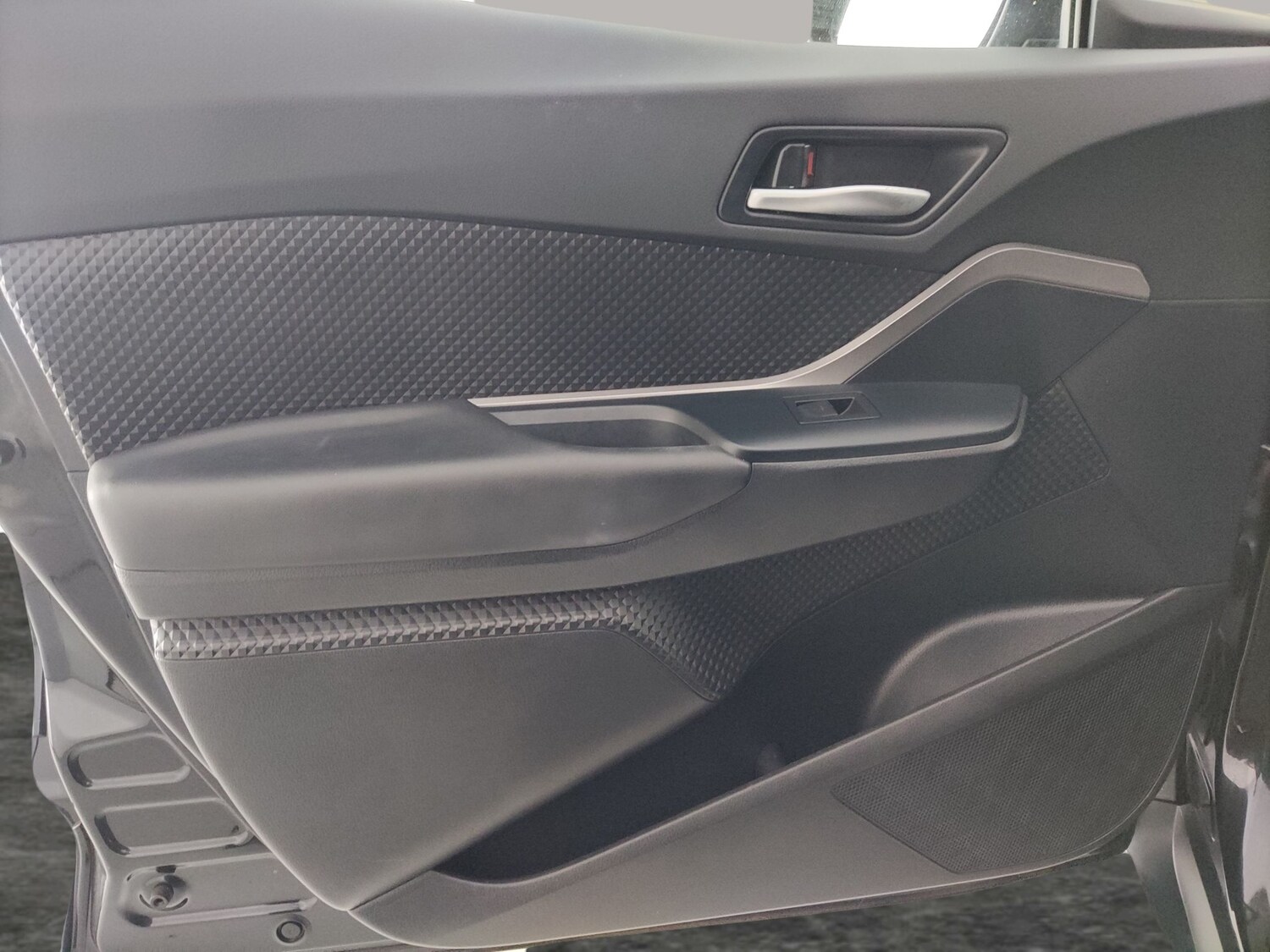 Used Toyota C-HR for sale - 77988685: Photo 24