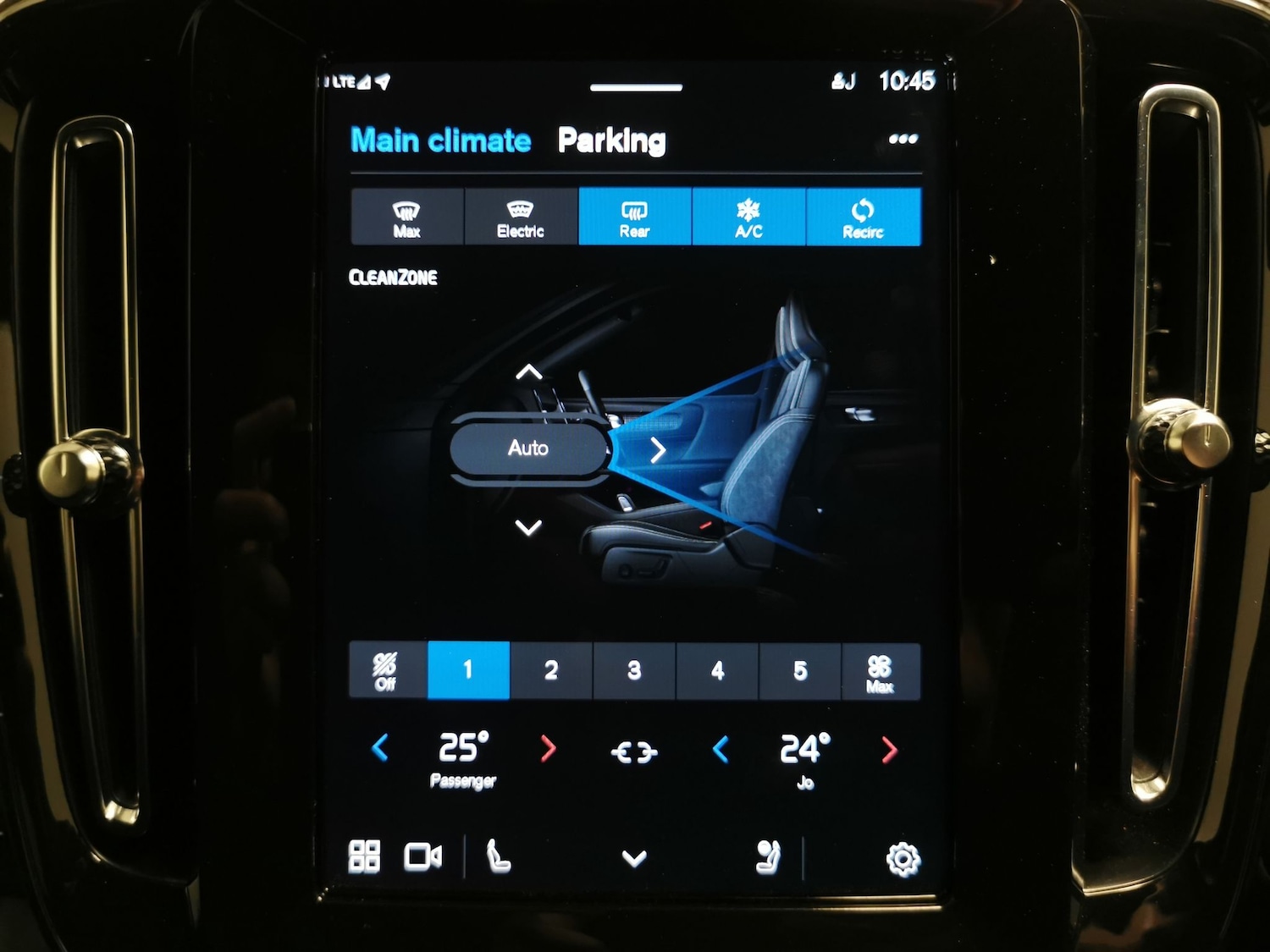 Used Volvo XC40 2023 for sale - 77127816: Photo 17