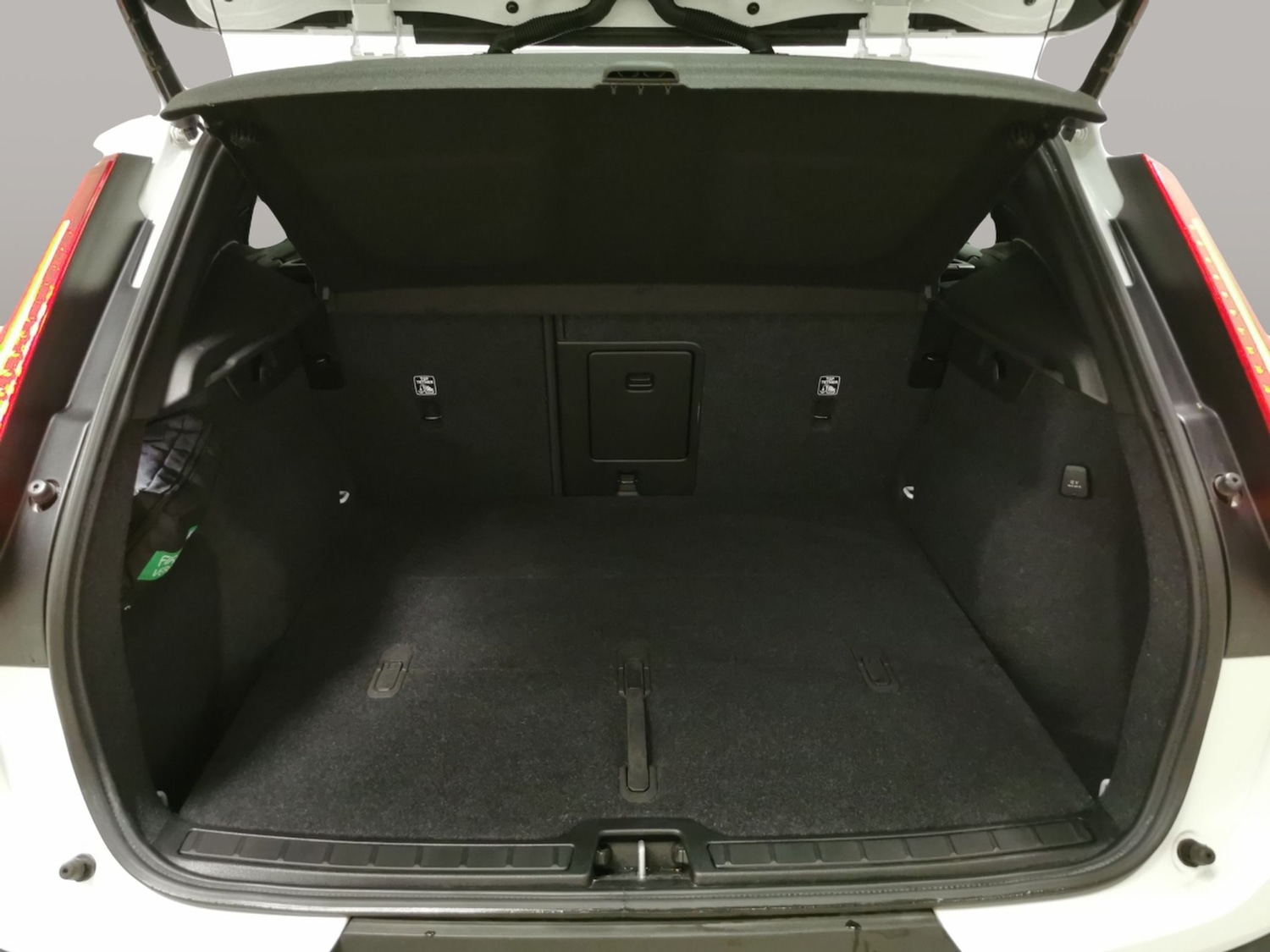 Used Volvo XC40 2023 for sale - 77127816: Photo 31