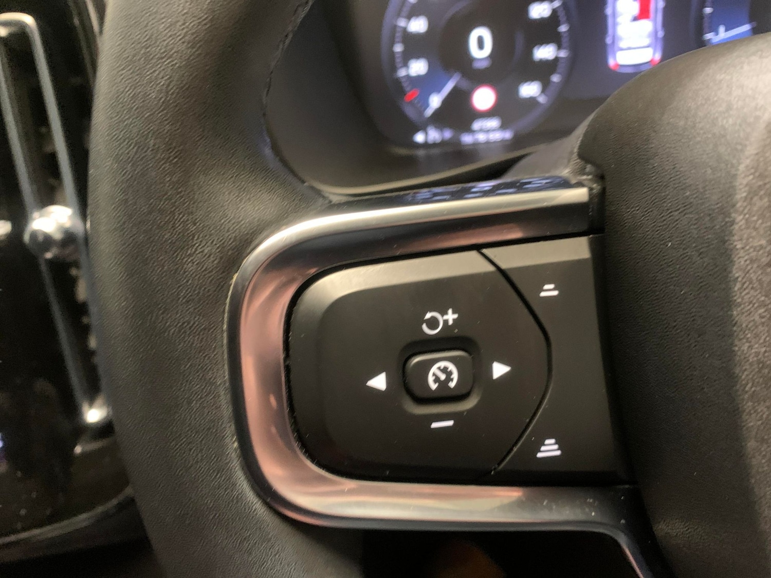 Used Volvo XC40 2021 for sale - 77170973: Photo 18