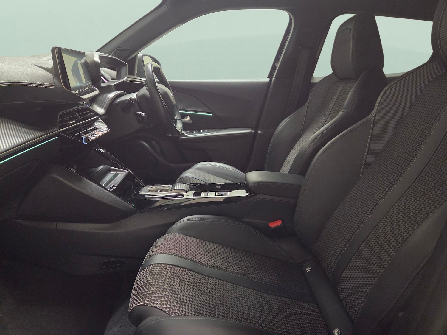 Used Peugeot 2008 2023 for sale - 77707803: Photo 4