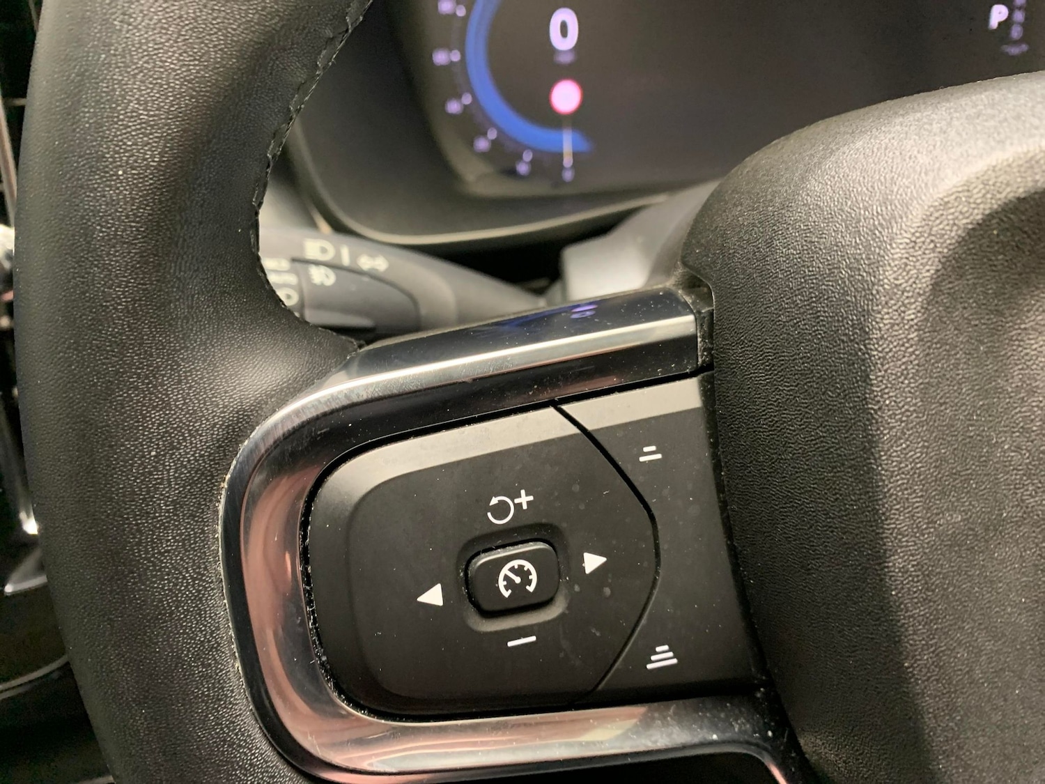 Used Volvo XC40 2023 for sale - 77505437: Photo 17