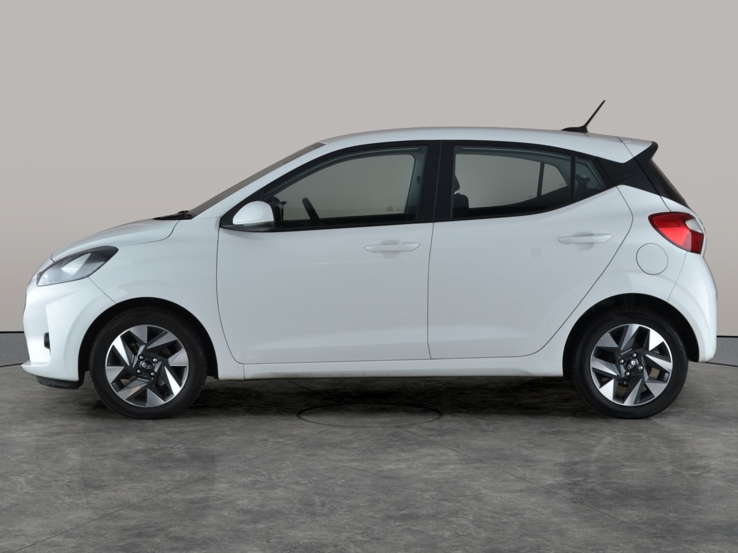 Used Hyundai i10 2023 for sale - 77558264: Photo 13