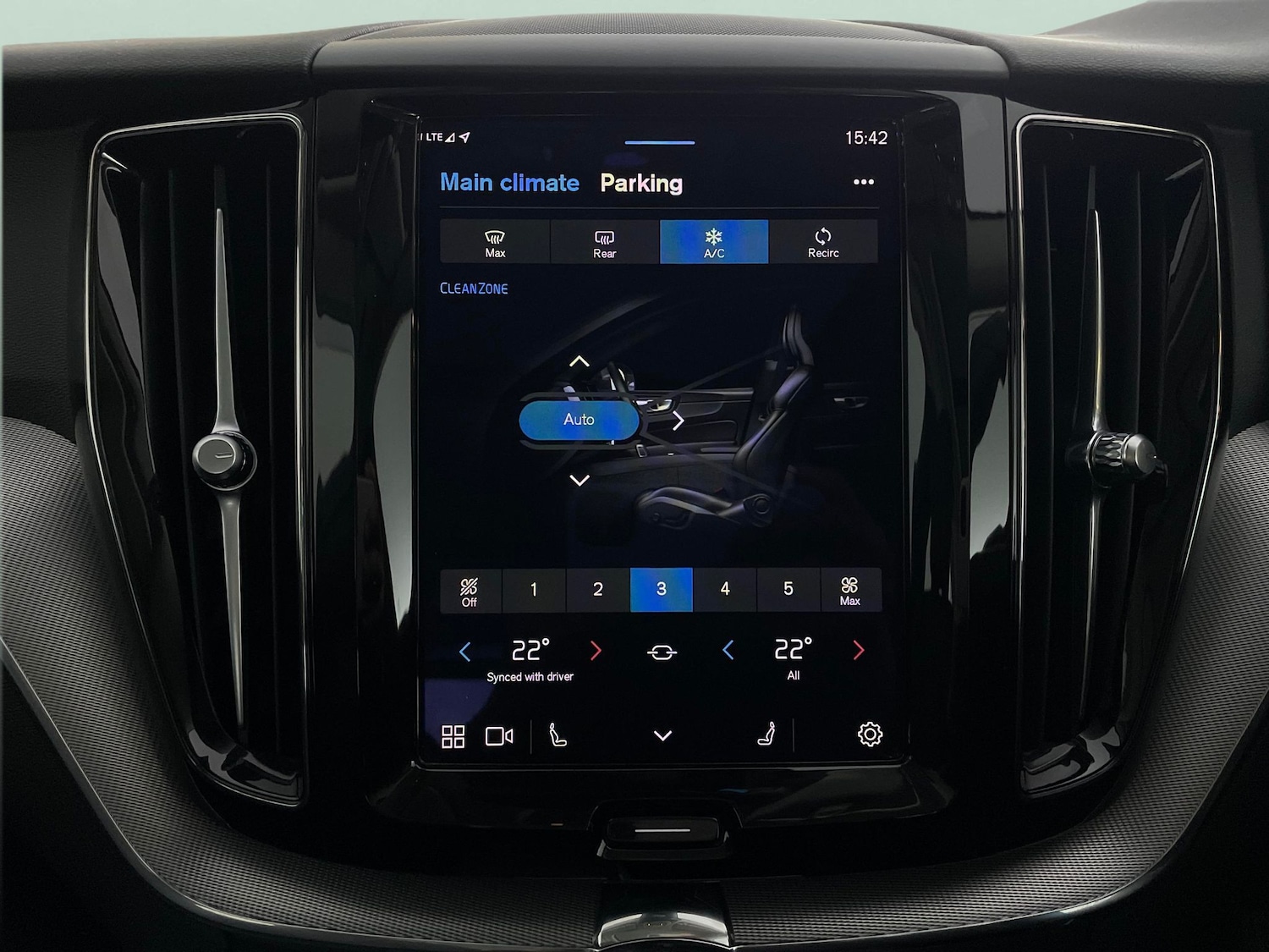 Used Volvo XC60 2022 for sale - 78001057: Photo 25