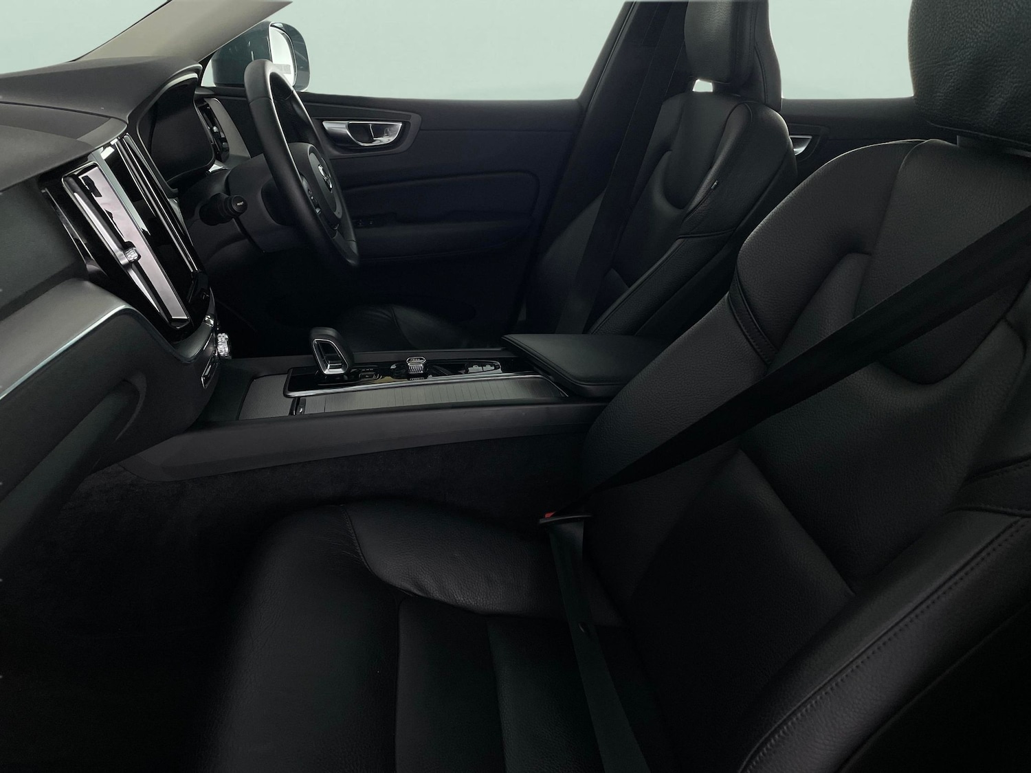 Used Volvo XC60 2022 for sale - 78001057: Photo 4