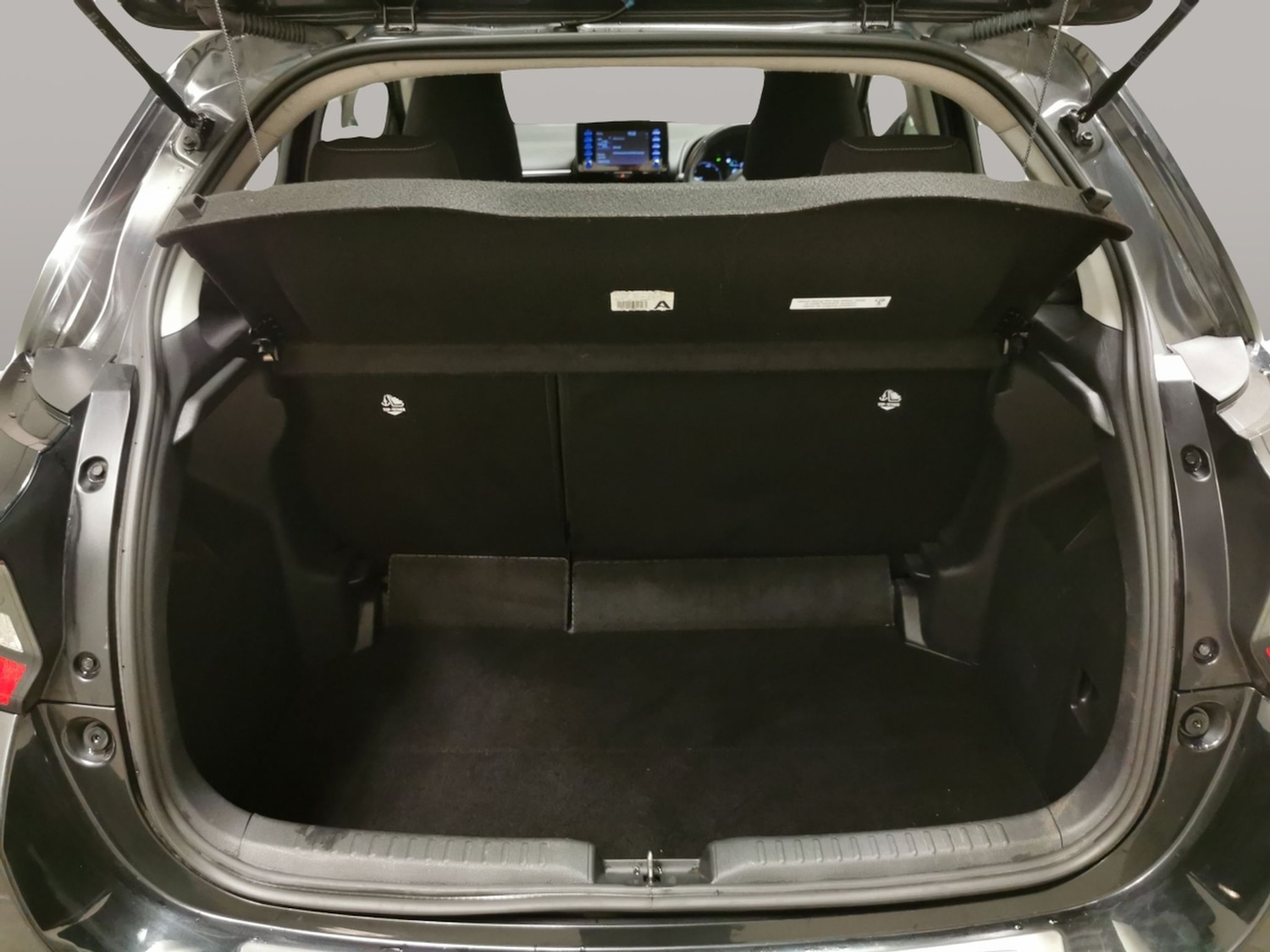 Used Toyota Yaris 2020 for sale - 76758149: Photo 29