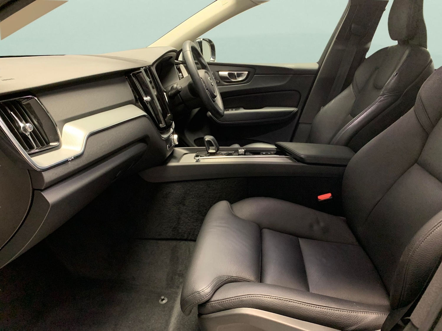 Used Volvo XC60 2022 for sale - 76931880: Photo 4