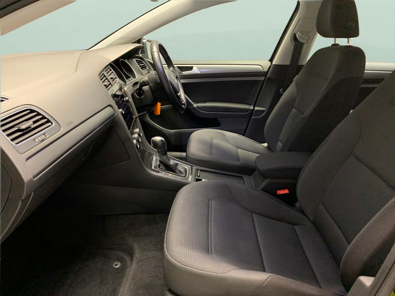 Used Volkswagen Golf 2020 for sale - 77076080: Photo 4