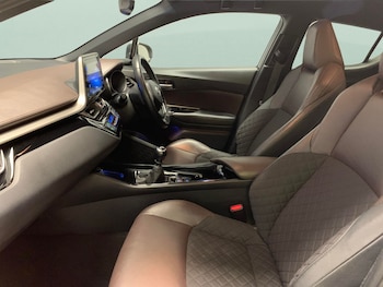 Used Toyota C-HR 2017 for sale - 75549054: Photo
