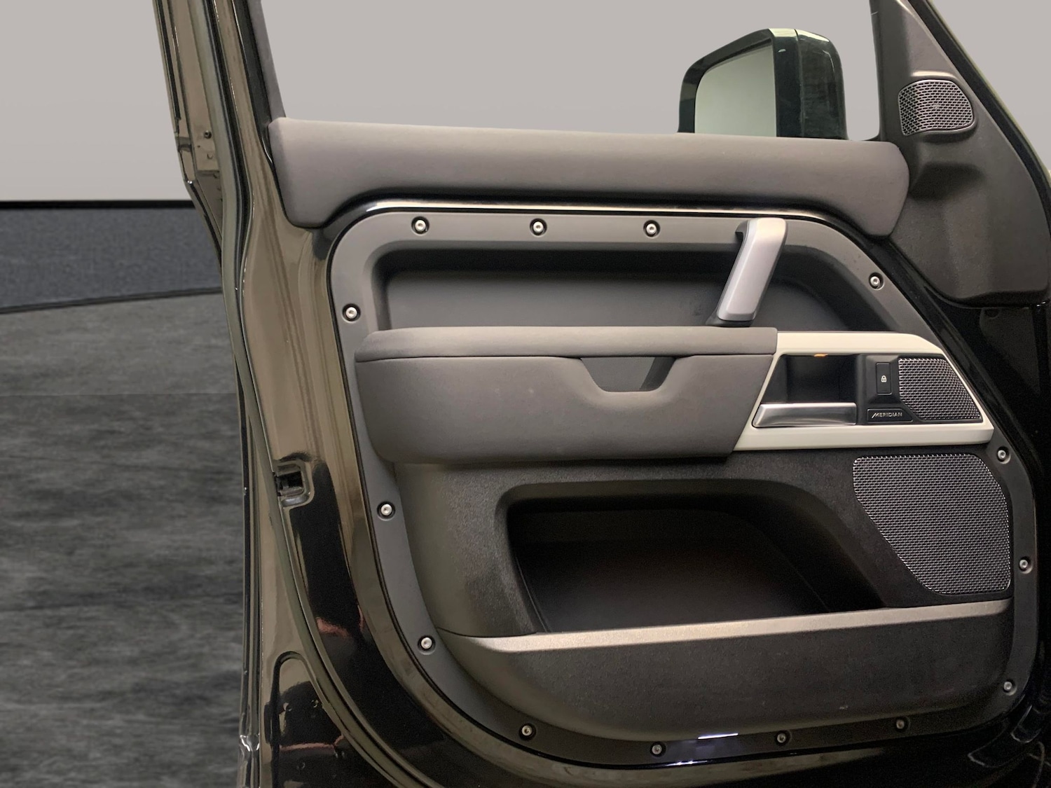 Used Land Rover Defender 2022 for sale - 77917001: Photo 33