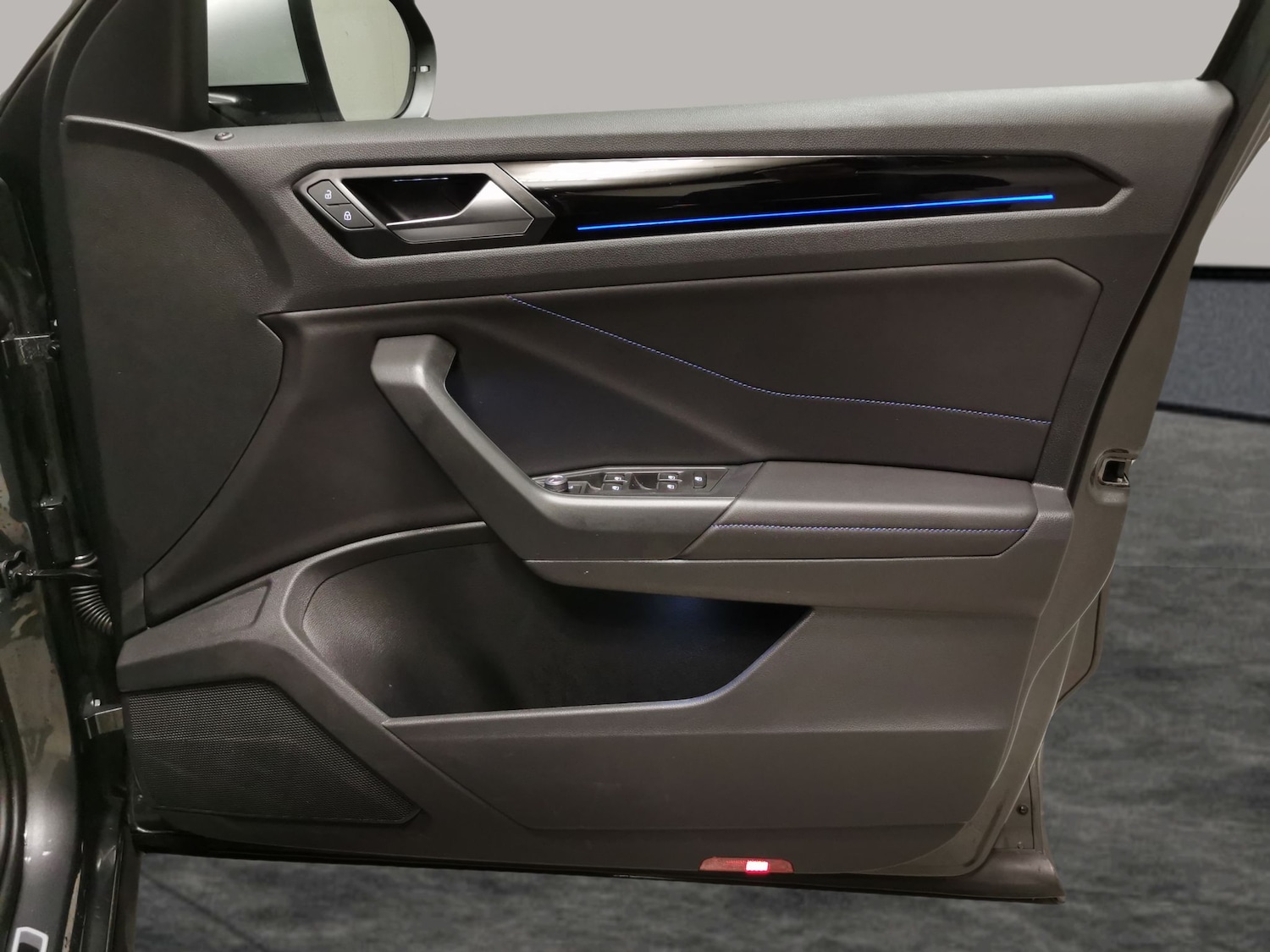 Used Volkswagen T-Roc 2023 for sale - 77483135: Photo 27