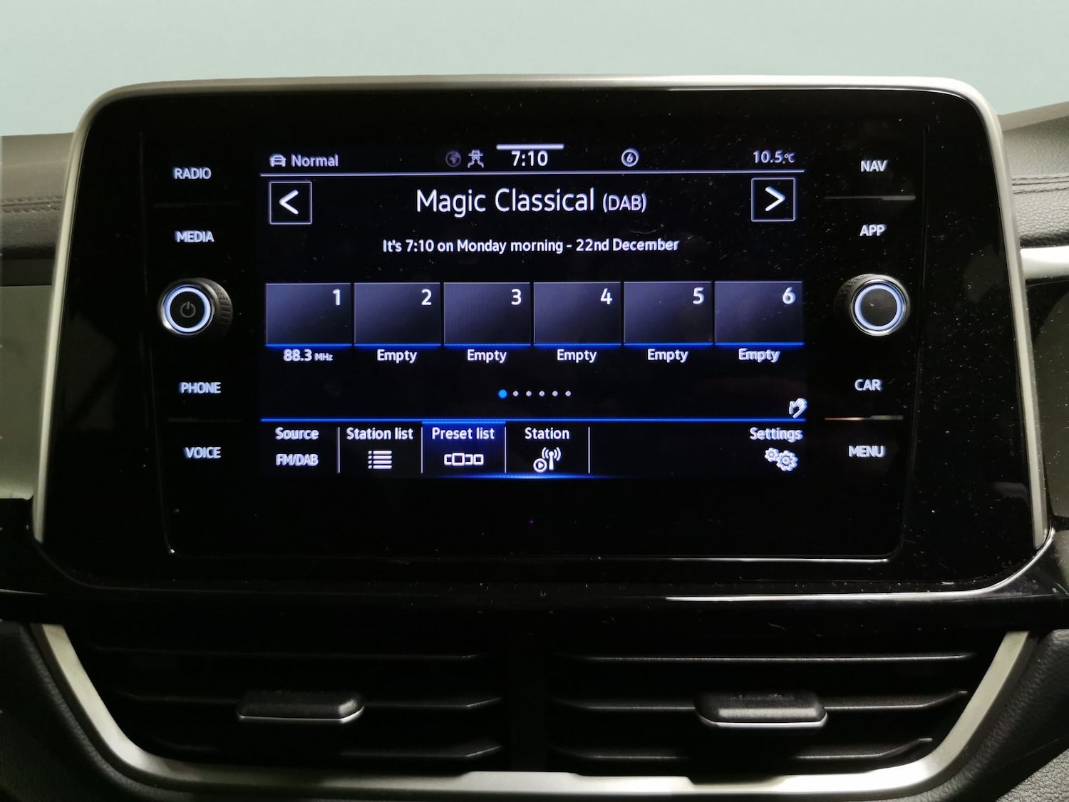 Used Volkswagen T-Roc 2023 for sale - 77483135: Photo 6