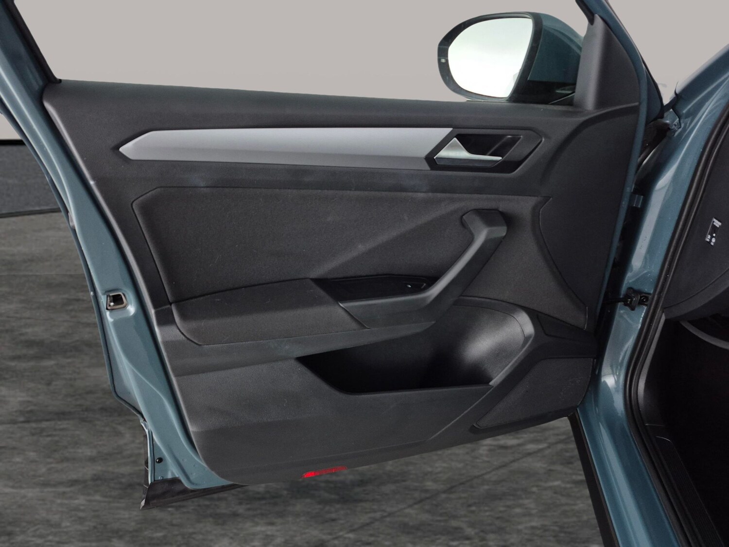 Used Volkswagen T-Roc 2023 for sale - 77984621: Photo 24