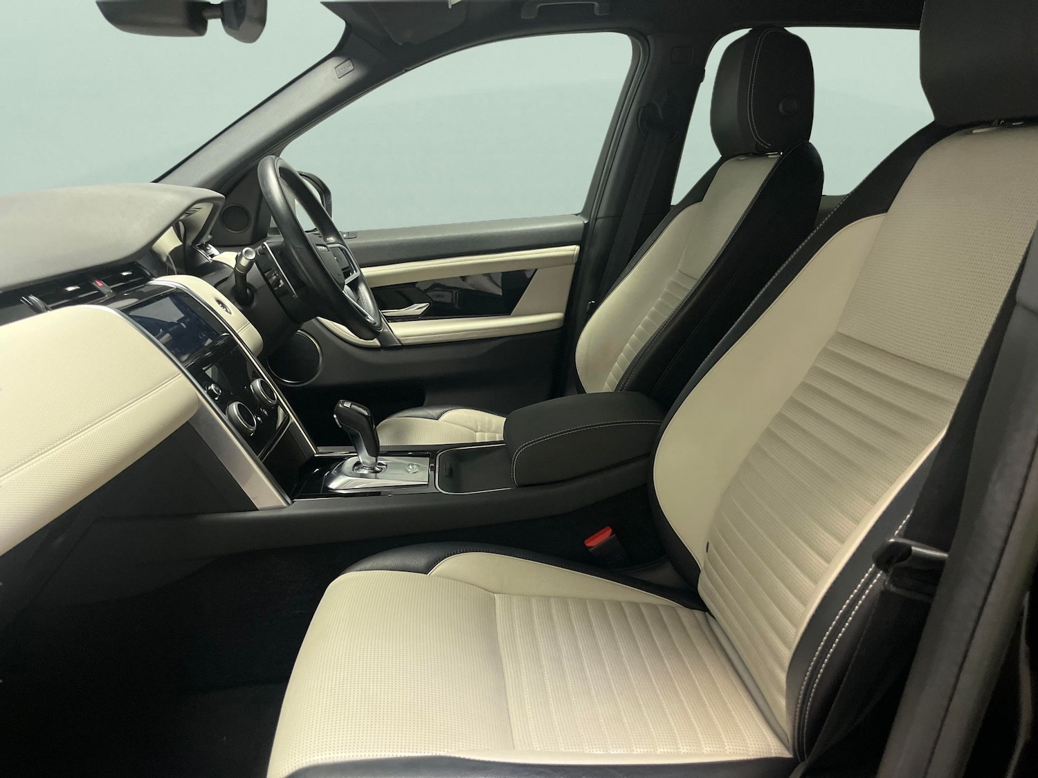 Used Land Rover Discovery Sport 2021 for sale - 77676076: Photo 4